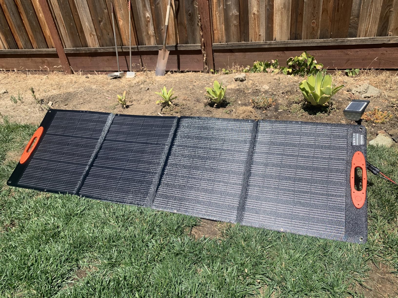 N-Type 16BB 200W Portable Solar Panel for EF/Jackery/Bluetti/Anker Power Station 20V Foldable Solar Panel 25% High Efficiency IP68 Waterproof for Outdoor Trip RV Camping Blackout Off Grid - Customer Photo 1