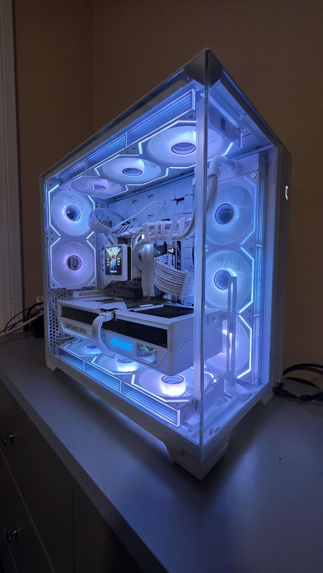 GIGABYTE AORUS GeForce RTX 5080 Master ICE 16G Graphics Card, WINDFORCE Cooling System, 16GB 256-bit GDDR7, GV-N5080AORUSM ICE-16GD Video Card - Customer Photo 2