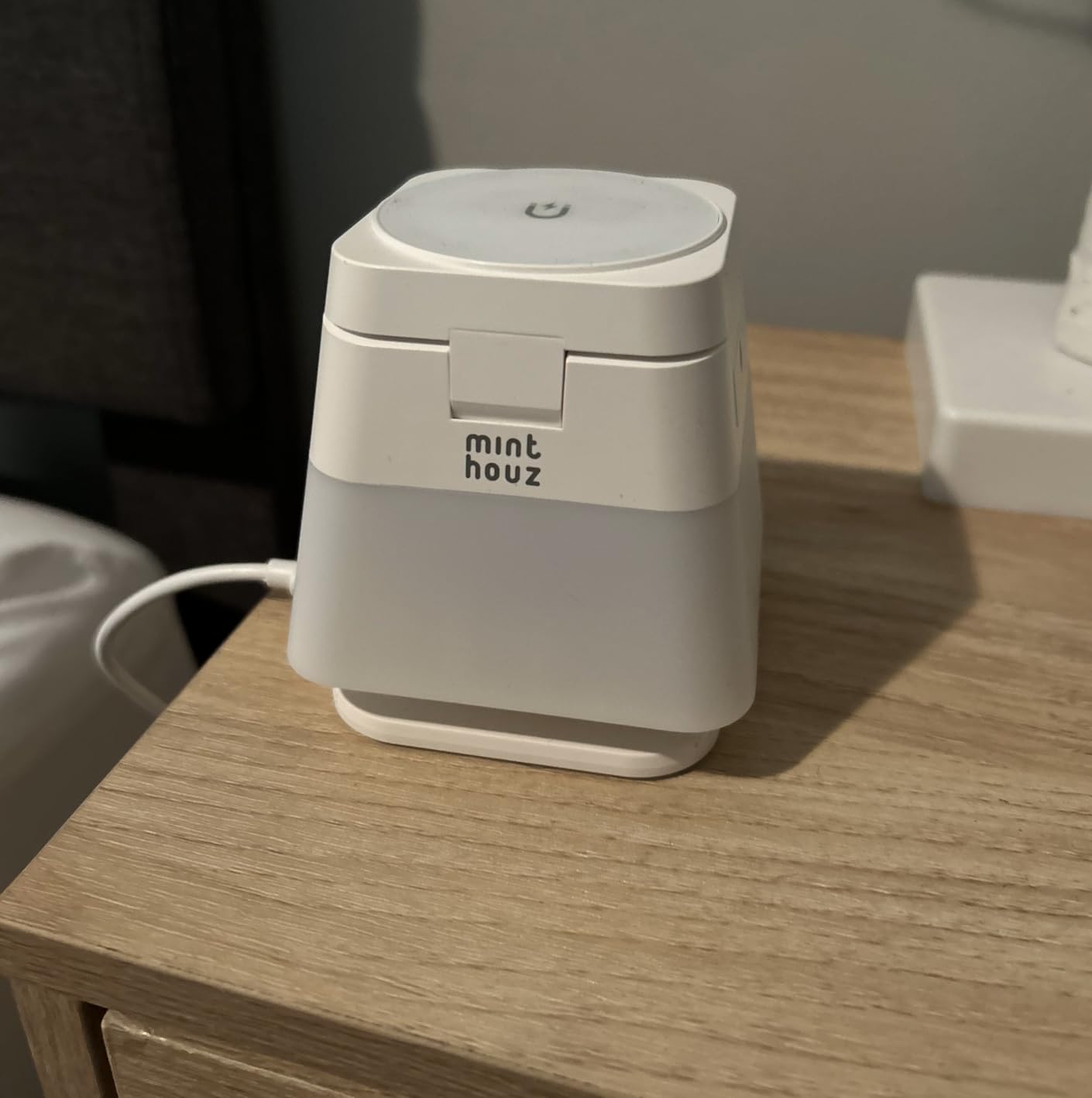 Minthouz 3 in 1 Charging Station for iPhone, Wireless Charger for Apple, MagSafe Charger with Night Light, 360° Rotation, Compatible with iPhone 16, 15, 14, 13, 12 Pro, Apple Watch & AirPods Pro 4/3/2 Customer Review Minthouz 3 in 1 Charging Station for iPhone, Wireless Charger for Apple, MagSafe Charger with Night Light, 360° Rotation, Compatible with iPhone 16, 15, 14, 13, 12 Pro, Apple Watch & AirPods Pro 4/3/2 - Customer Photo 1