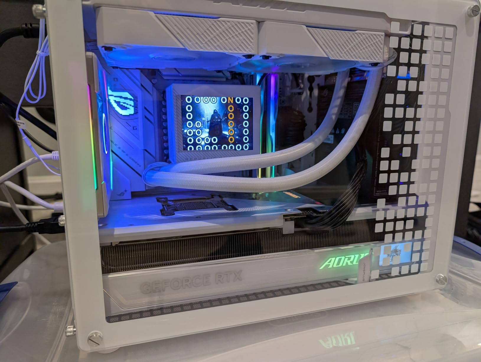 GIGABYTE AORUS GeForce RTX 5090 Master ICE 32G Graphics Card, WINDFORCE Cooling System, 32GB 512-bit GDDR7, GV-N5090AORUSM ICE-32GD Video Card Customer Review GIGABYTE AORUS GeForce RTX 5090 Master ICE 32G Graphics Card, WINDFORCE Cooling System, 32GB 512-bit GDDR7, GV-N5090AORUSM ICE-32GD Video Card - Customer Photo 1