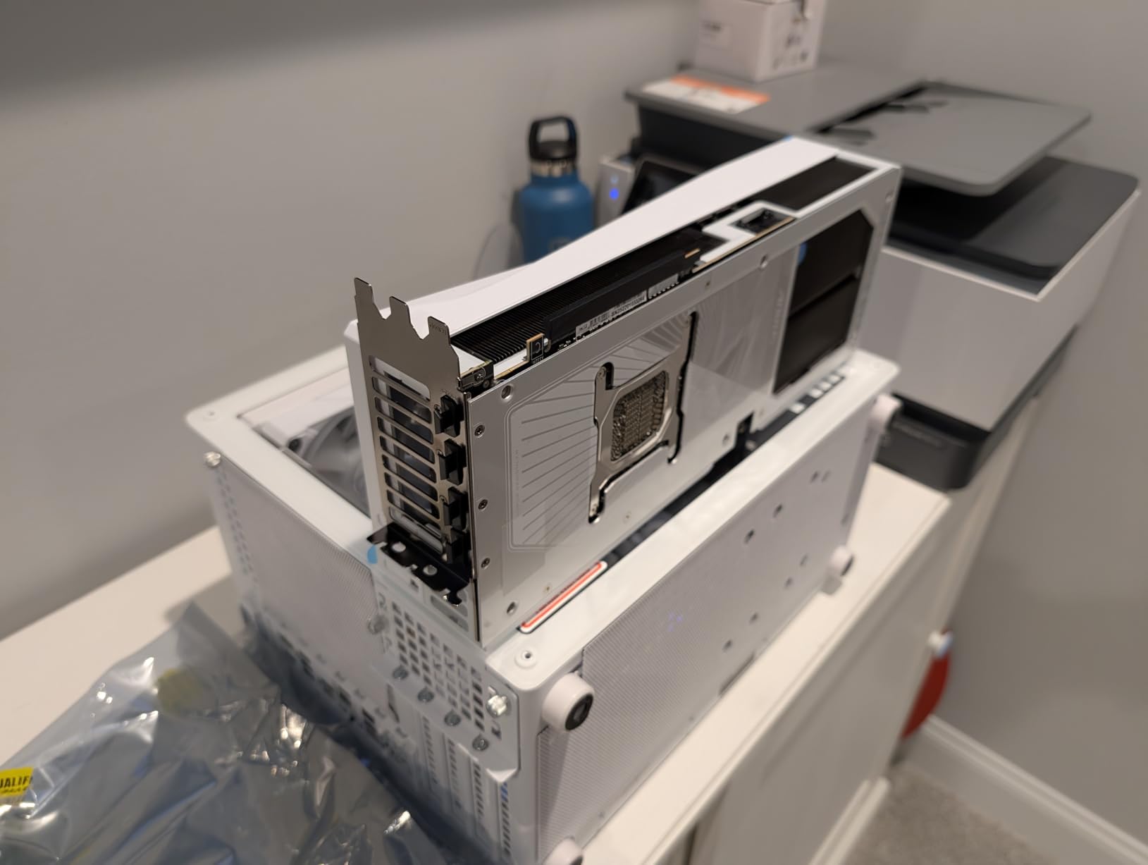 GIGABYTE AORUS GeForce RTX 5090 Master ICE 32G Graphics Card, WINDFORCE Cooling System, 32GB 512-bit GDDR7, GV-N5090AORUSM ICE-32GD Video Card Customer Review GIGABYTE AORUS GeForce RTX 5090 Master ICE 32G Graphics Card, WINDFORCE Cooling System, 32GB 512-bit GDDR7, GV-N5090AORUSM ICE-32GD Video Card - Customer Photo 2