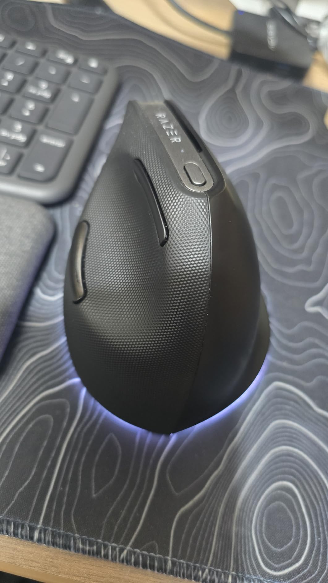 Razer Pro Click V2 Vertical Wireless Mouse: 6 Button Ergonomic Design - One Click AI Prompt - Supports Windows & Mac - Multi Device Connectivity via 2.4GHz, Bluetooth, or USB C Wired Mode - Chroma RGB Customer Review Razer Pro Click V2 Vertical Wireless Mouse: 6 Button Ergonomic Design - One Click AI Prompt - Supports Windows & Mac - Multi Device Connectivity via 2.4GHz, Bluetooth, or USB C Wired Mode - Chroma RGB - Customer Photo 1