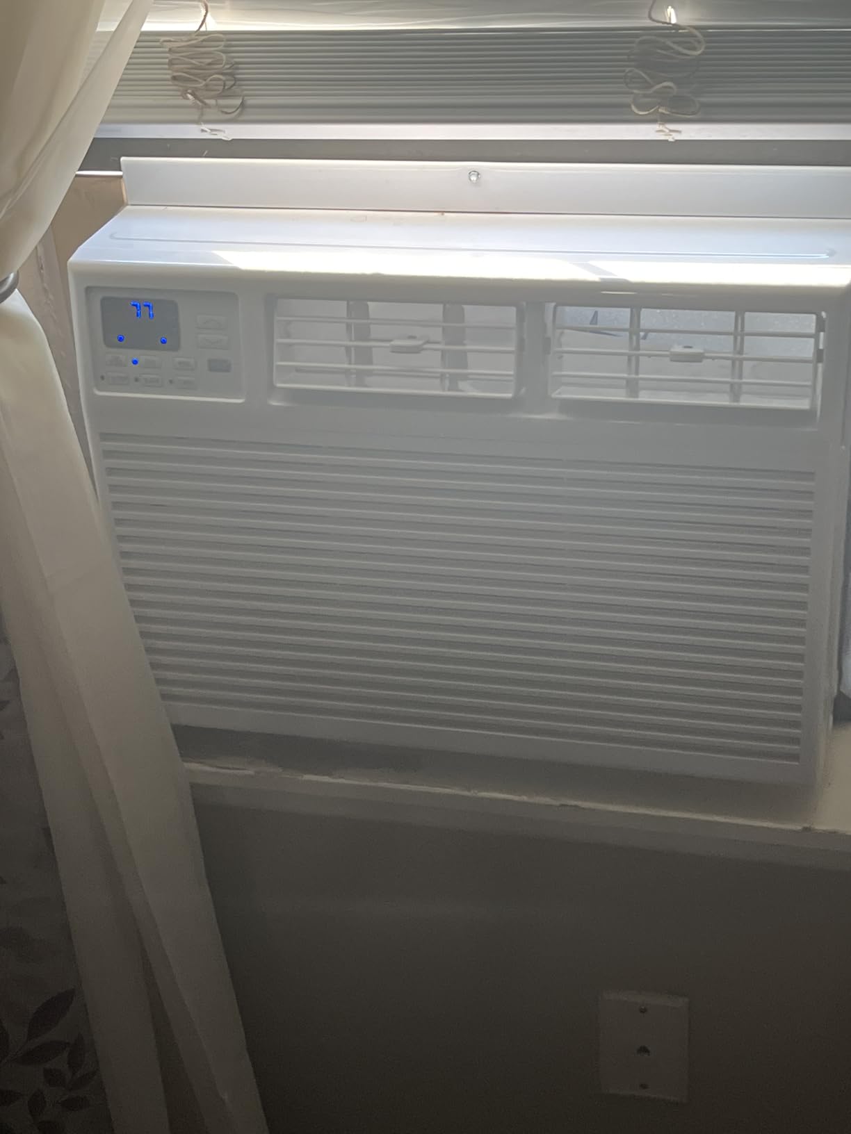 Window Air Conditioner 6,000 BTU, Window Type AC Unit with Cooling, Dry Mode, 4 Fan Speeds, 24-H Timer, Sleep Mode, Cooling for 250sq.ft Bedroom, Living Room, Office - Customer Photo 1