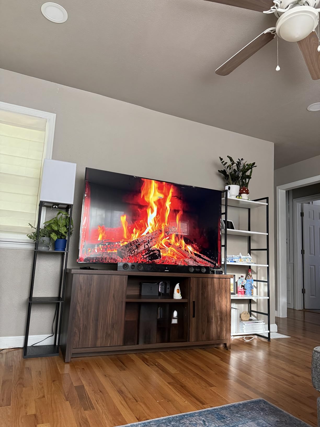 Samsung 75-Inch Class QLED Q7F Series Samsung Vision AI Smart TV (2025 Model, 75Q7F) Quantum HDR, Object Tracking Sound Lite, Q4 AI Gen1 Processor, 4K upscaling, Gaming Hub, Alexa Built-in customer photo 2