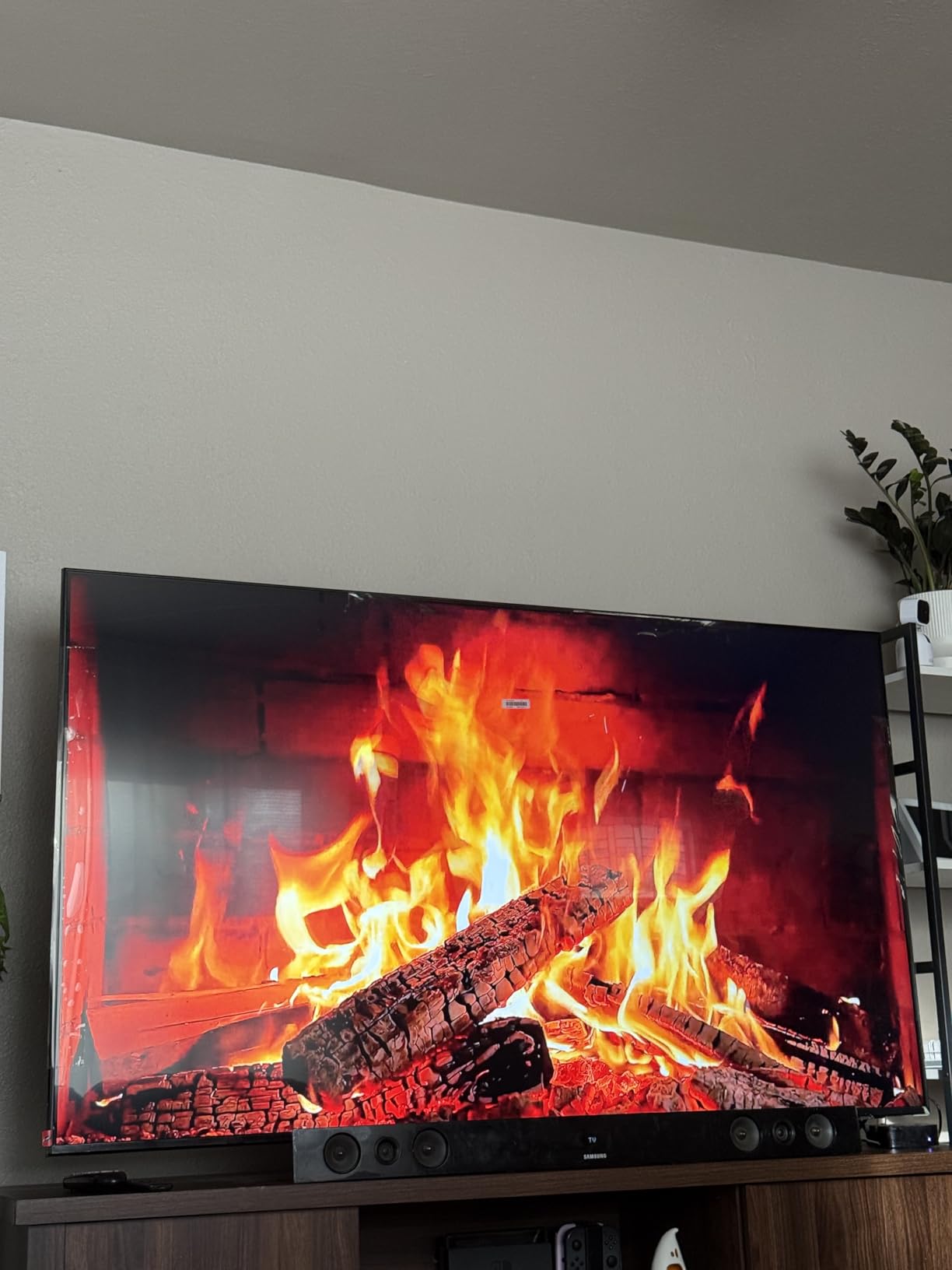 Samsung 55-Inch Class QLED Q7F Series Samsung Vision AI Smart TV (2025 Model, 55Q7F) Quantum HDR, Object Tracking Sound Lite, Q4 AI Gen1 Processor, 4K upscaling, Gaming Hub, Alexa Built-in Customer Review Samsung 55-Inch Class QLED Q7F Series Samsung Vision AI Smart TV (2025 Model, 55Q7F) Quantum HDR, Object Tracking Sound Lite, Q4 AI Gen1 Processor, 4K upscaling, Gaming Hub, Alexa Built-in - Customer Photo 3