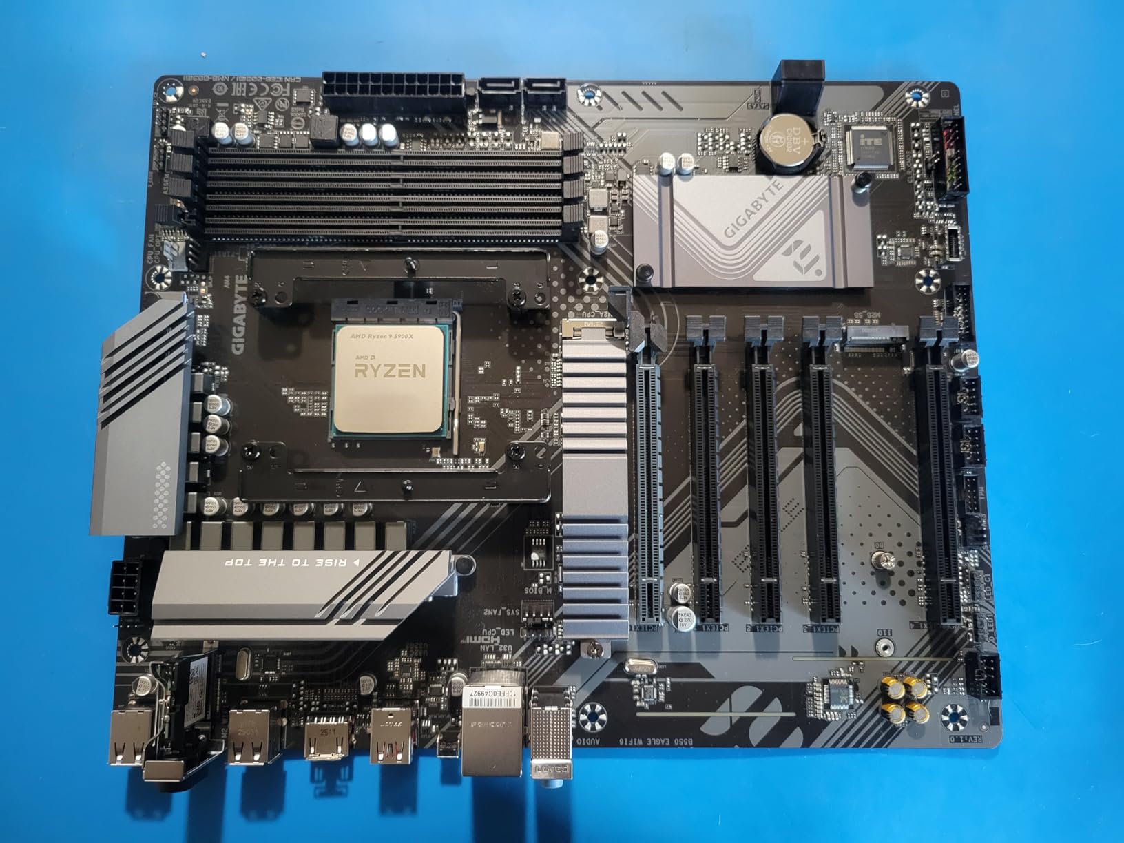 GIGABYTE B550 Eagle WIFI6 Motherboard, Supports AMD AM4 Ryzen 5000 Processors, ATX, DDR4, 2X M.2, PCIe 4.0, WIFI6, 1GbE LAN, EZ-Latch Customer Review GIGABYTE B550 Eagle WIFI6 Motherboard, Supports AMD AM4 Ryzen 5000 Processors, ATX, DDR4, 2X M.2, PCIe 4.0, WIFI6, 1GbE LAN, EZ-Latch - Customer Photo 1