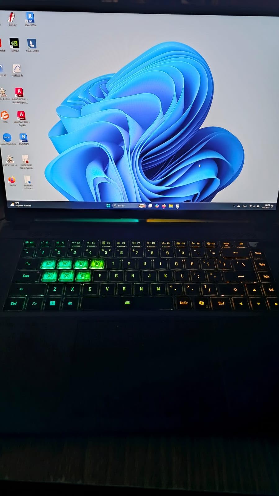 GIGABYTE - AORUS MASTER 16 Gaming Laptop - 240Hz 2560x1600 OLED - NVIDIA GeForce RTX 5070 Ti - Intel Core Ultra 9 275HX - 1TB SSD with 32GB DDR5 RAM - Windows 11 Home AD (AORUS MASTER 16 BXHC4USE64SH) - Customer Photo 2