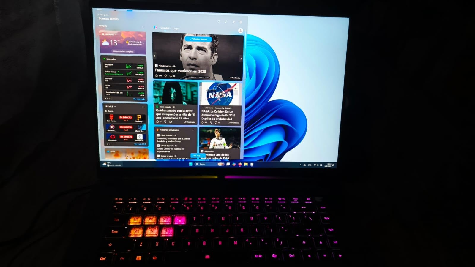 GIGABYTE - AORUS Master 16 Gaming Laptop - 240Hz 2560x1600 OLED - NVIDIA GeForce RTX 5090 - Intel Core Ultra 9 275HX - 2TB SSD with 32GB DDR5 RAM - Windows 11 Home AD (AORUS Master 16 BZHC6USE65SH) - Customer Photo 1