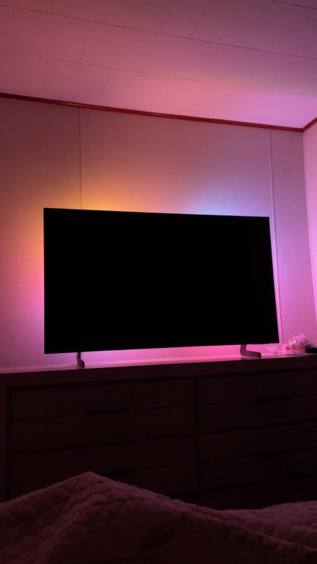 Samsung 75-Inch Class QLED Q8F 4K UHD Smart TV (2025 Model) Q4 AI Processor, 100% Color Volume with Quantum Dot, AirSlim Design, Endless Free Content, Samsung Vision AI, Alexa Built-in Customer Review Samsung 75-Inch Class QLED Q8F 4K UHD Smart TV (2025 Model) Q4 AI Processor, 100% Color Volume with Quantum Dot, AirSlim Design, Endless Free Content, Samsung Vision AI, Alexa Built-in - Customer Photo 4