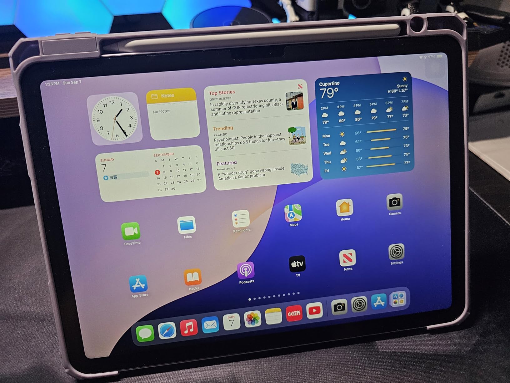 Apple iPad Air 11-inch with M3 chip Built for Apple Intelligence, Liquid Retina Display, 256GB, 12MP Front/Back Camera, Wi-Fi 6E + 5G Cellular, Touch ID, All-Day Battery Life — Space Gray - Customer Photo 2