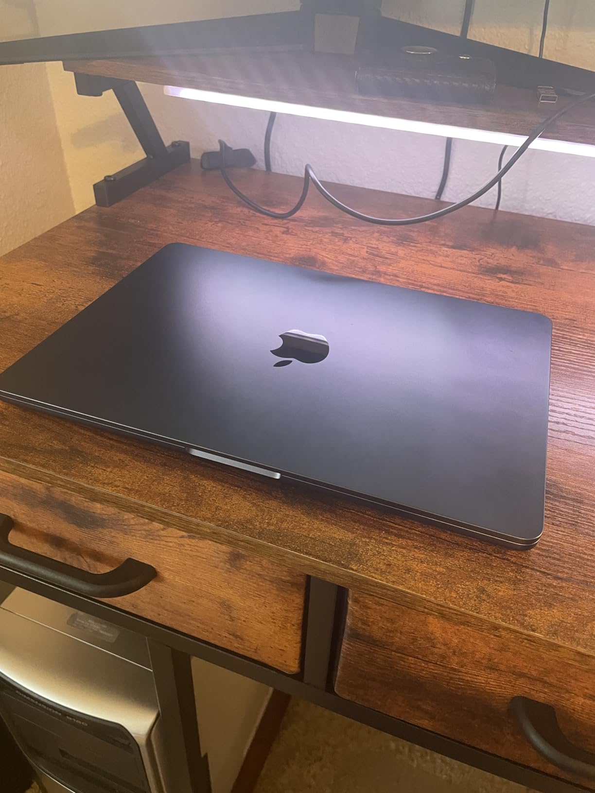 Apple 2025 MacBook Air 13-inch Laptop with M4 chip: Built for Apple Intelligence, 13.6-inch Liquid Retina Display, 16GB Unified Memory, 512GB SSD Storage, 12MP Center Stage Camera, Touch ID; Midnight customer photo 2