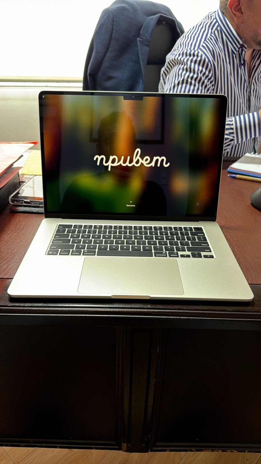 Apple 2025 MacBook Air 15-inch Laptop with M4 chip: Built for Apple Intelligence, 15.3-inch Liquid Retina Display, 16GB Unified Memory, 256GB SSD Storage, 12MP Center Stage Camera, Touch ID; Silver Customer Review Apple 2025 MacBook Air 15-inch Laptop with M4 chip: Built for Apple Intelligence, 15.3-inch Liquid Retina Display, 16GB Unified Memory, 256GB SSD Storage, 12MP Center Stage Camera, Touch ID; Silver - Customer Photo 2