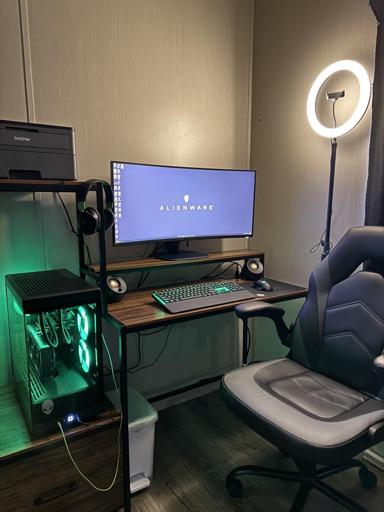 Alienware 27 Gaming Monitor - AW2725DM - 27-inch QHD 180Hz 1ms Display, IPS, NVIDIA G-SYNC, AMD Freesync, VESA AdaptiveSync. - Customer Photo 4