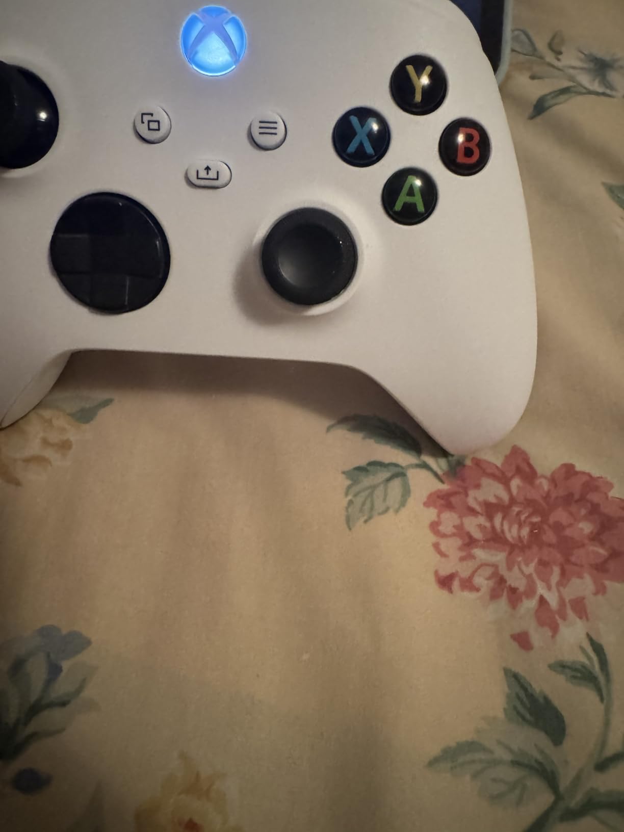 Xbox Wireless Gaming Controller (2025) – Carbon Black – Play on Xbox, Windows, Android, iOS, FireTV Sticks, Smart TVs, VR Headsets Customer Review Xbox Wireless Gaming Controller (2025) – Carbon Black – Play on Xbox, Windows, Android, iOS, FireTV Sticks, Smart TVs, VR Headsets - Customer Photo 2