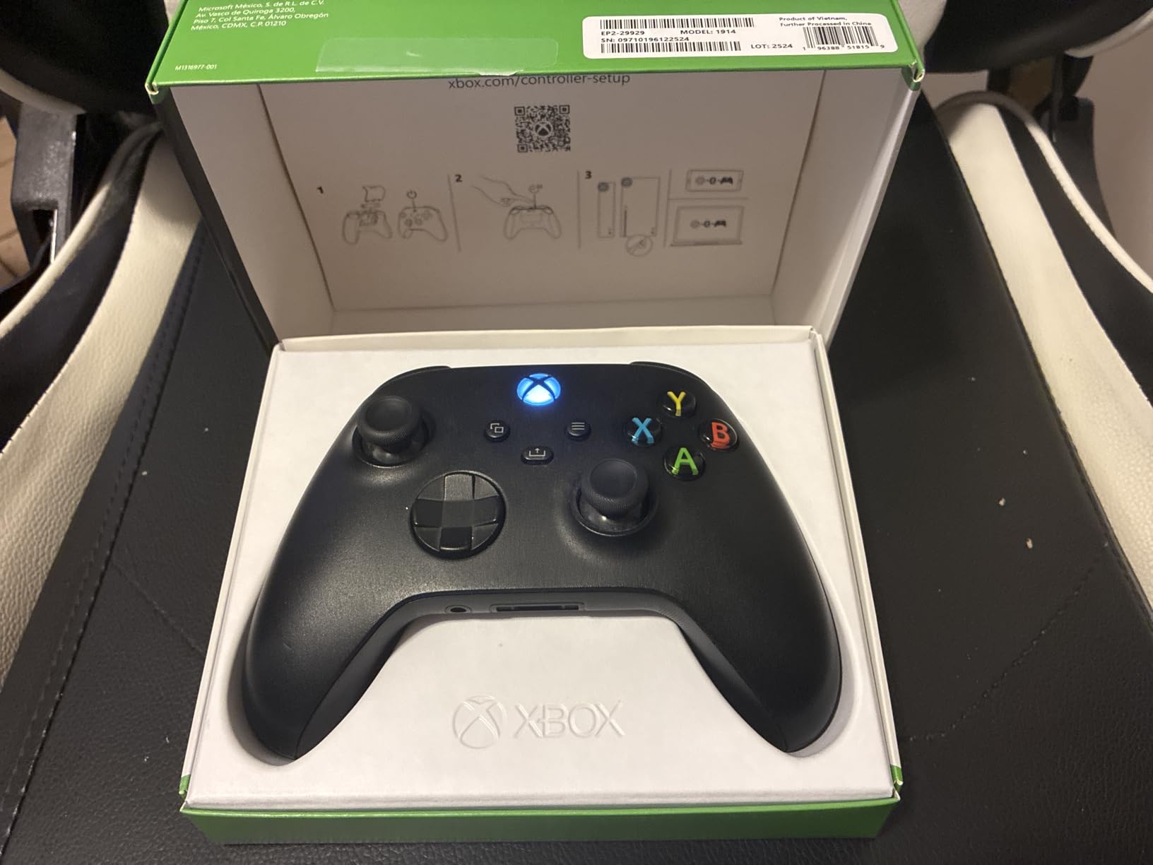 Xbox Wireless Gaming Controller (2025) – Carbon Black – Play on Xbox, Windows, Android, iOS, FireTV Sticks, Smart TVs, VR Headsets Customer Review Xbox Wireless Gaming Controller (2025) – Carbon Black – Play on Xbox, Windows, Android, iOS, FireTV Sticks, Smart TVs, VR Headsets - Customer Photo 4
