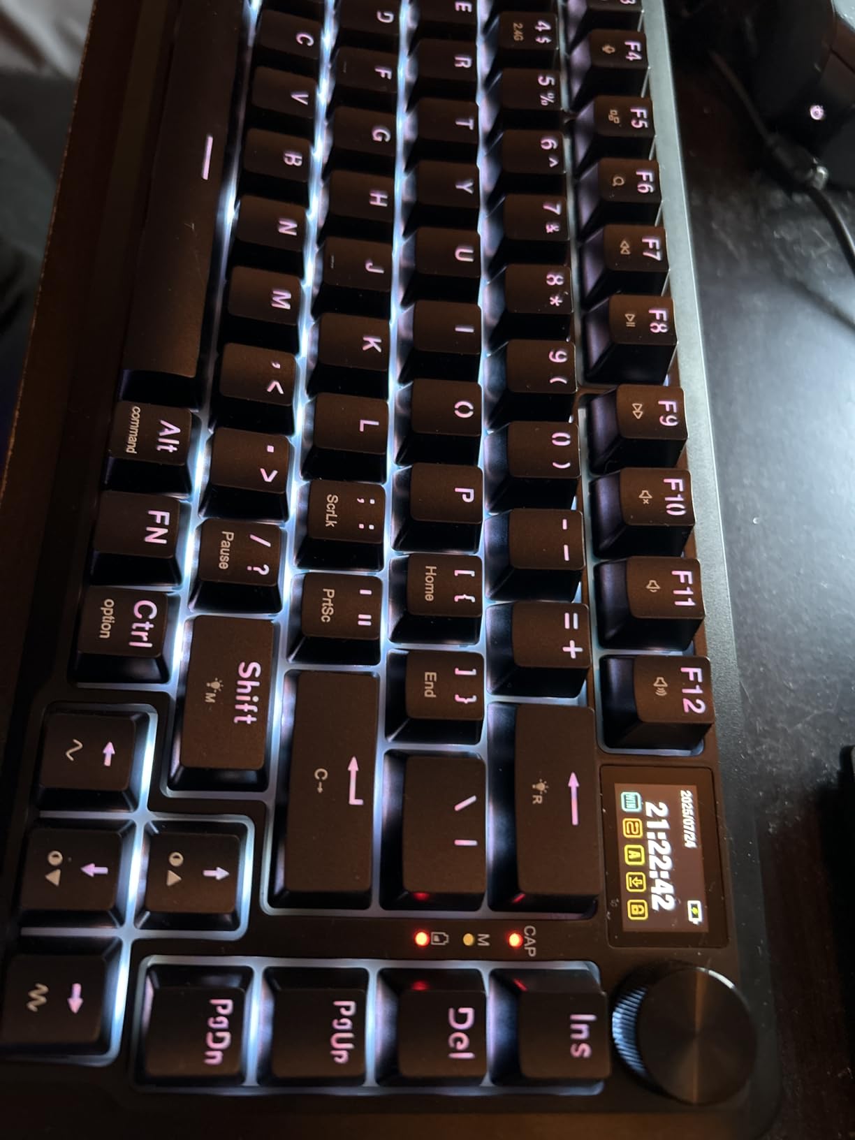 Redragon K708 Pro Wireless Mechanical Gaming Keyboard - Gasket-Mounted RGB Backlit, 81 Customizable Keys, 3-Mode (2.4G/Bluetooth/USB), Hot-Swap Pre-Lubed Switches, Screen & Control Knob - White Green - Customer Photo 3
