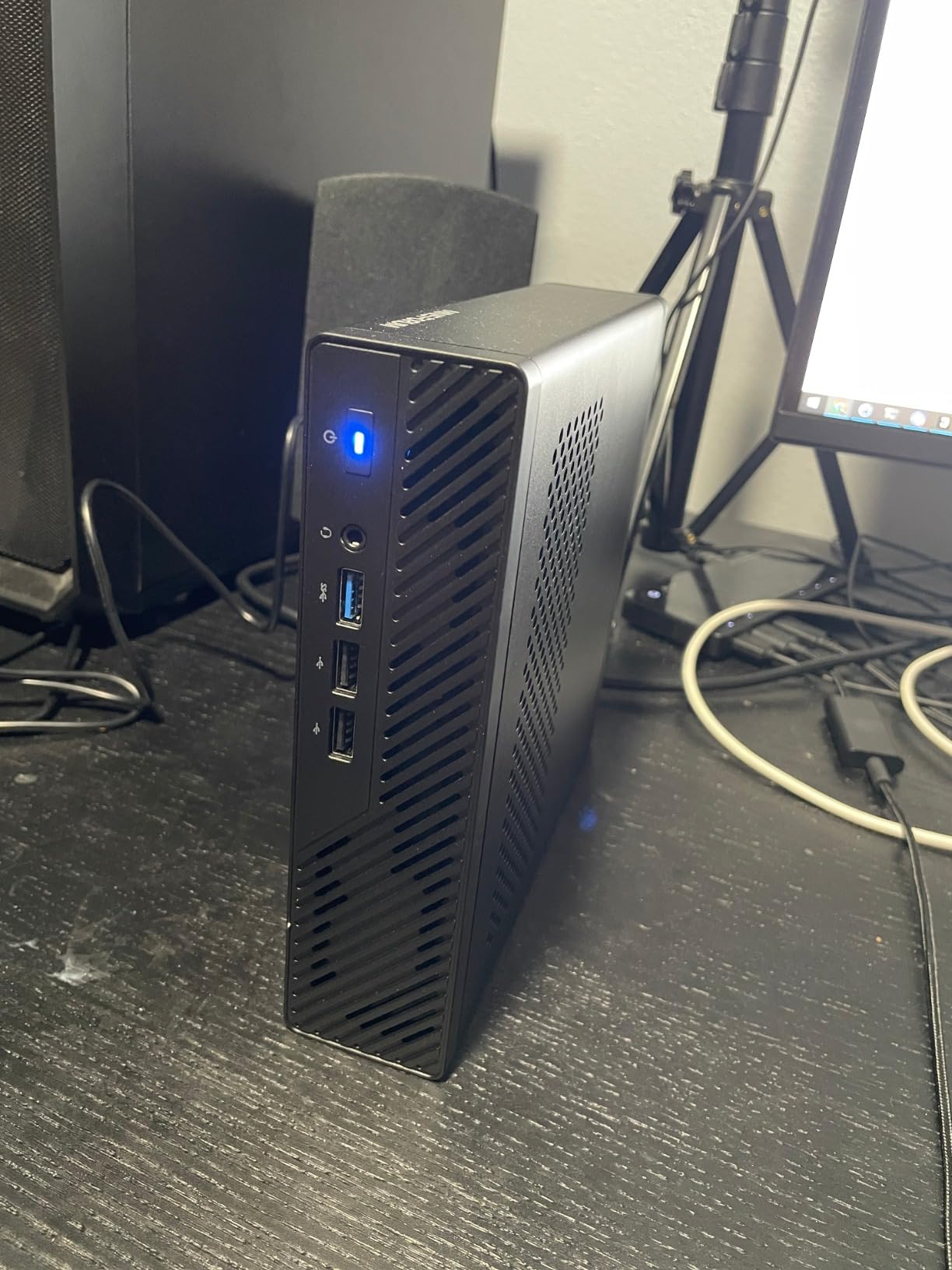 MINISFORUM MS-A1 Mini Workstation AMD Ryzen 9 9950X(16C/32T, up to 5.7GHz) 64GB RAM 2TB SSD Mini PC, HDMI/DP/USB-C Triple Display Mini PC, 2x2.5G LAN Port, 4X PCIe SSD Slot, AMD Radeon Graphics - Customer Photo 1
