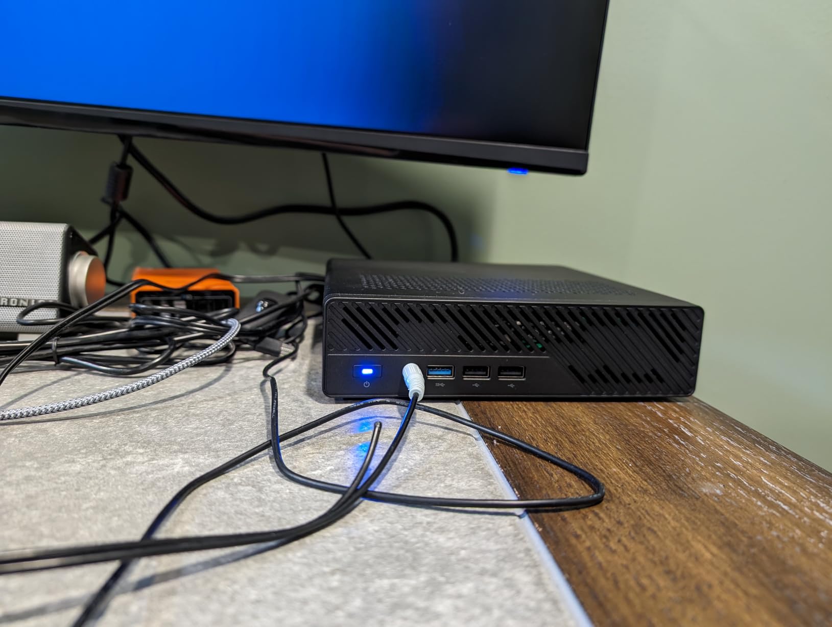 MINISFORUM MS-A1 Mini Workstation AMD Ryzen 9 9950X(16C/32T, up to 5.7GHz) 64GB RAM 2TB SSD Mini PC, HDMI/DP/USB-C Triple Display Mini PC, 2x2.5G LAN Port, 4X PCIe SSD Slot, AMD Radeon Graphics - Customer Photo 2