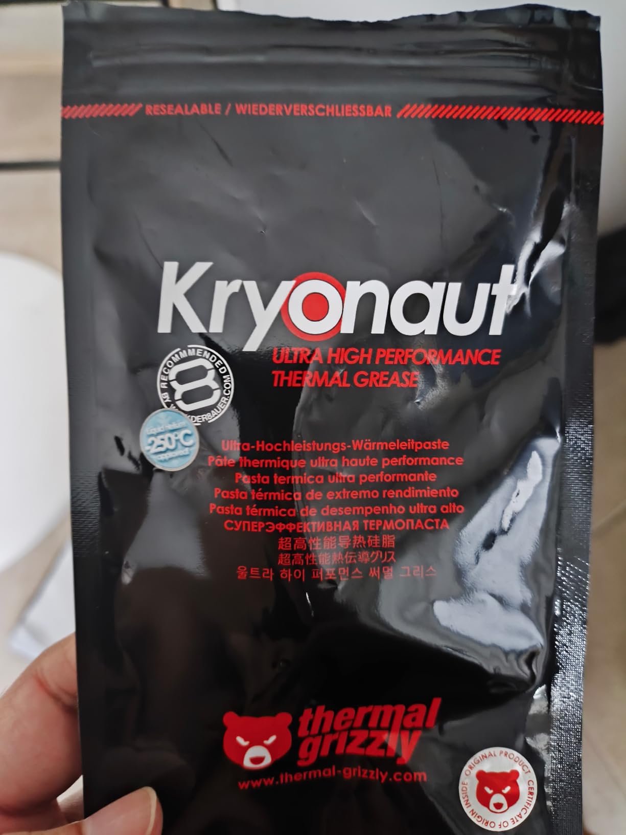 Thermal Grizzly Kryonaut - 1 Gram - Extremely High Performance Thermal Paste + 12 Cleaning Wipes 6 Wet & 6 Dry - for Demanding Applications and Overclocking CPU/GPU/PS4/PS5/Xbox - Customer Photo 3
