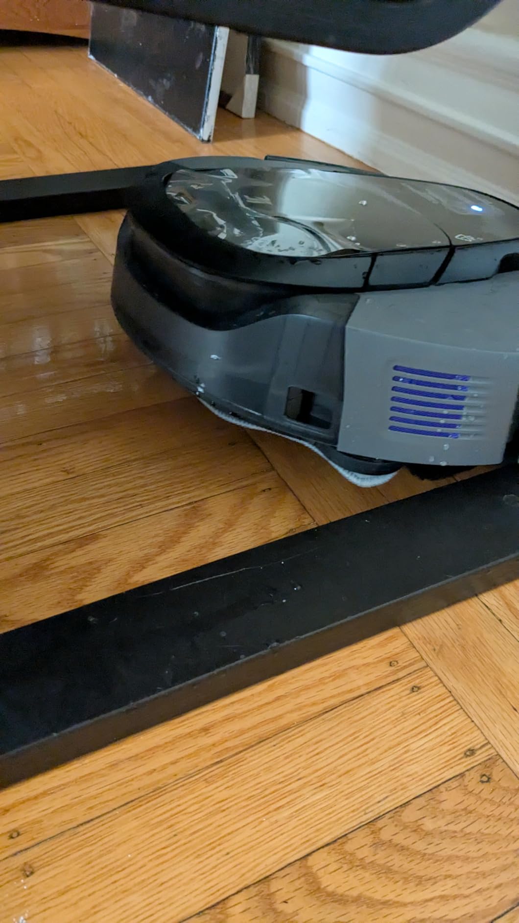 3i G10+ Robot Vacuum and Mop Combo, 18,000 Pa Suction, 60-Day Hands-Free Cleaning with Quiet Debris Compression, Smart LiDAR Navigation, Auto Extension Along Edges, Ideal for Hard Floors & Carpets Customer Review 3i G10+ Robot Vacuum and Mop Combo, 18,000 Pa Suction, 60-Day Hands-Free Cleaning with Quiet Debris Compression, Smart LiDAR Navigation, Auto Extension Along Edges, Ideal for Hard Floors & Carpets - Customer Photo 1