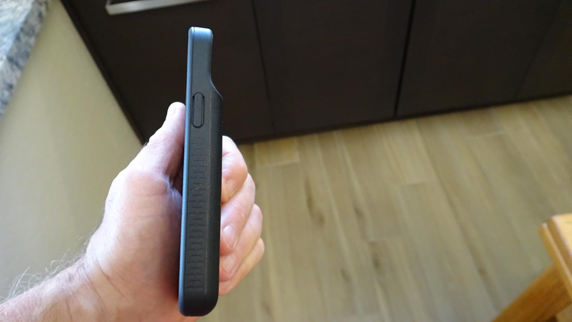 Alpatronix Battery Case for iPhone 12 Pro & iPhone 12 (6.1 inch), Strong Slim Portable Protective Extended Charging Cover with Wireless Charging, Lightning Input, Apple Pay, CarPlay- Matte Black Customer Review Alpatronix Battery Case for iPhone 12 Pro & iPhone 12 (6.1 inch), Strong Slim Portable Protective Extended Charging Cover with Wireless Charging, Lightning Input, Apple Pay, CarPlay- Matte Black - Customer Photo 2