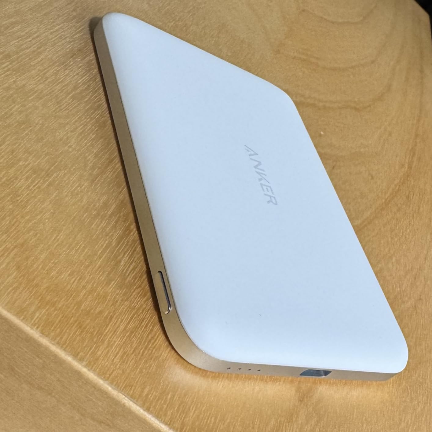 Anker Nano MagSafe Portable Charger, Ultra-Slim 5,000mAh Magnetic Wireless Power Bank, Qi2-Certified 15W Max, Compact for Travel, Ergonomic Design, for iPhone 17/16 Series, and More customer photo 1