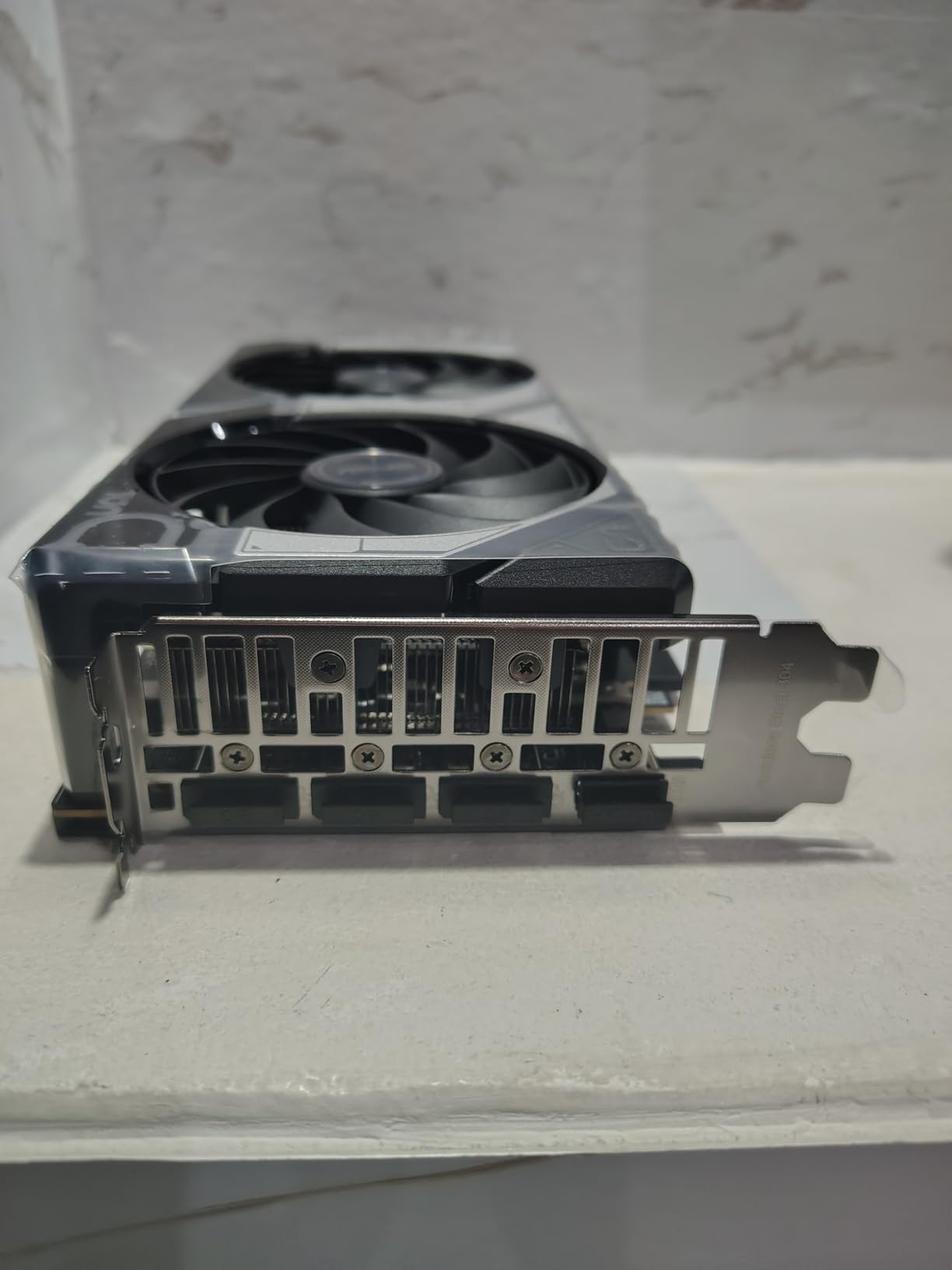 ASUS Dual GeForce RTX™ 5060 8GB GDDR7 OC Edition (PCIe 5.0, 8GB GDDR7, DLSS 4, HDMI 2.1b, DisplayPort 2.1b, 2.5-Slot Design, Axial-tech Fan Design, 0dB Technology, and More) - Customer Photo 1