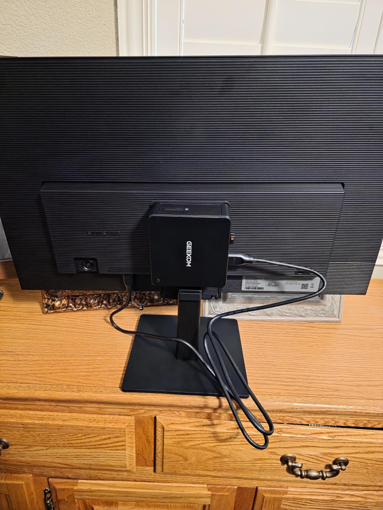 GEEKOM IT15, The Most Powerful Mini PC with Intel Ultra 9 285H (15th Gen) 99 Tops | 32GB DDR5 | 2TB SSD(Up to 8TB) | Intel Arc 140T GPU | WiFi 7 | 2XUSB4, DP1.4 | 8K@120Hz Quad Display | Windows11Pro Customer Review GEEKOM IT15, The Most Powerful Mini PC with Intel Ultra 9 285H (15th Gen) 99 Tops | 32GB DDR5 | 2TB SSD(Up to 8TB) | Intel Arc 140T GPU | WiFi 7 | 2XUSB4, DP1.4 | 8K@120Hz Quad Display | Windows11Pro - Customer Photo 2
