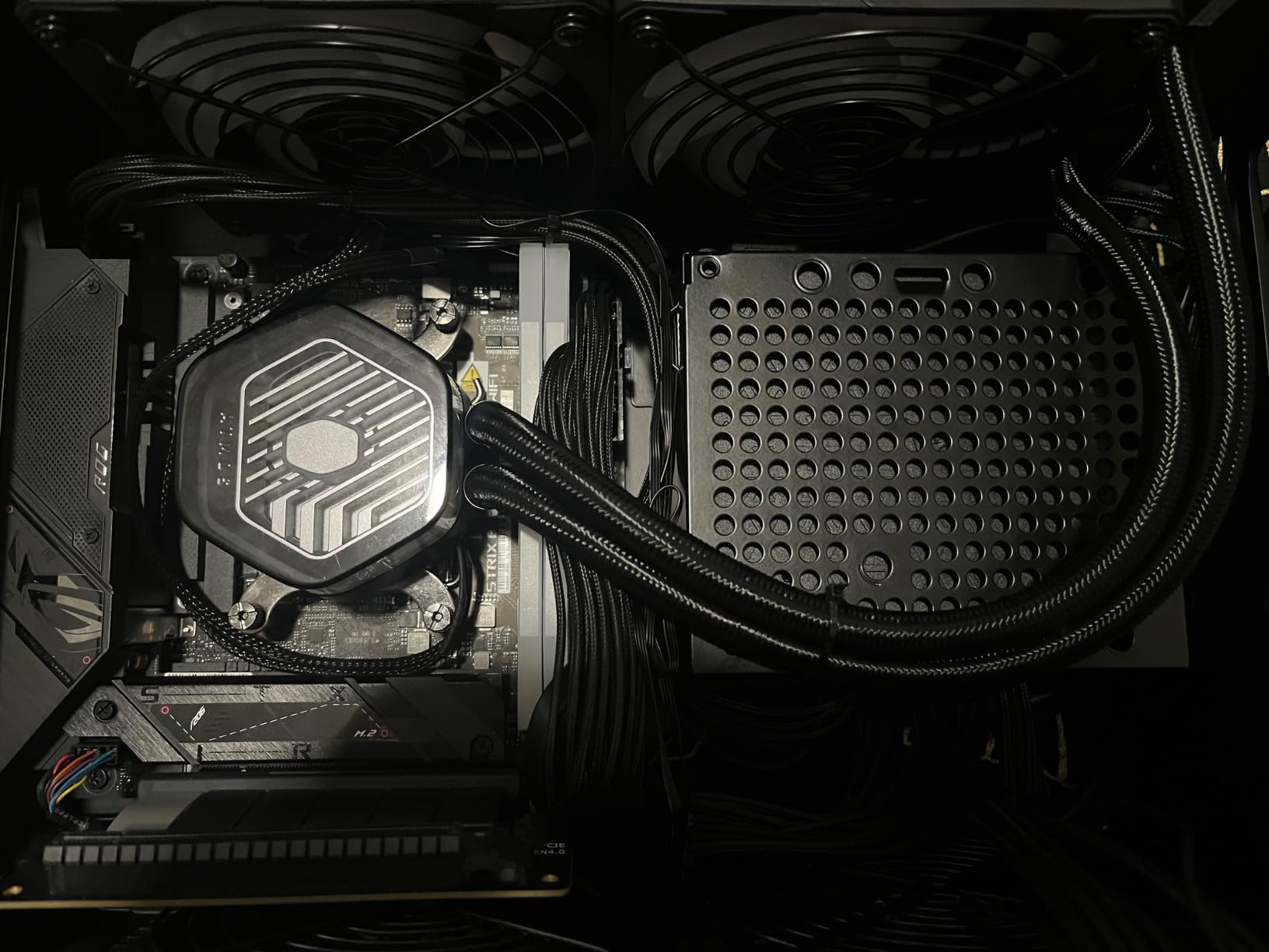 Cooler Master NR200P V3 Mini-ITX PC Case Ready, Top-Mount 280mm AIO, PCIe 5.0 Riser, 361.5mm Vertical GPU Mount, Designed Ready Nvidia RTX 5090 | AMD RX 9070 XT, SFX PSU – Ready to Install, DIY Customer Review Cooler Master NR200P V3 Mini-ITX PC Case Ready, Top-Mount 280mm AIO, PCIe 5.0 Riser, 361.5mm Vertical GPU Mount, Designed Ready Nvidia RTX 5090 | AMD RX 9070 XT, SFX PSU – Ready to Install, DIY - Customer Photo 4