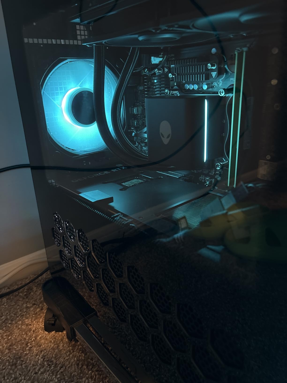 Alienware Aurora Gaming Desktop ACT1250 - Intel Core Ultra 7 265KF, NVIDIA GeForce RTX 5070, 32GB DDR5 RAM, 2TB SSD, 1000W Platinum Rated PSU, Windows 11 Home - Clear Panel customer photo 2