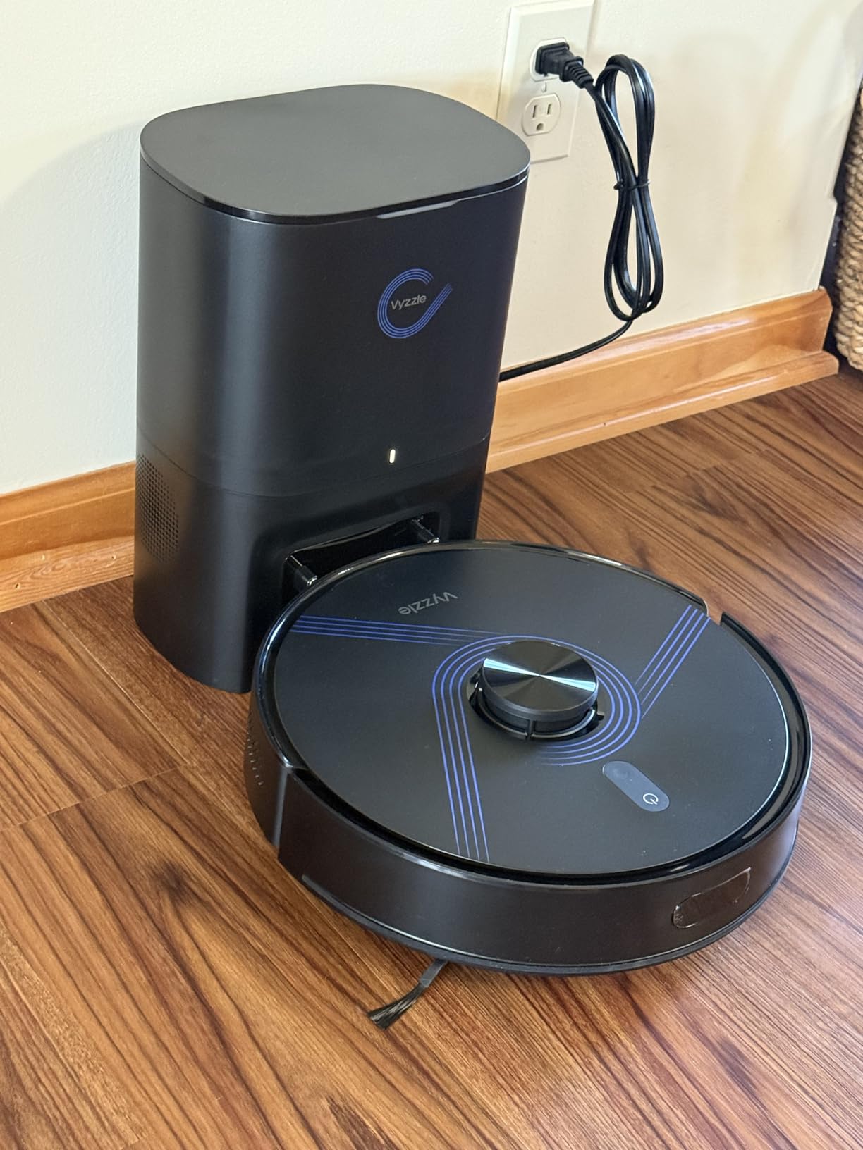 Vyzzle E20 Robot Vacuum and Mop, 60-Day Robot Vacuum Self Emptying, 5500Pa Suction, Zoned & Scheduled Cleaning, LiDAR Navigation, Vacuum Robot for Pet Hair, Carpets, Floors, WiFi/App/Voice Control - Customer Photo 1