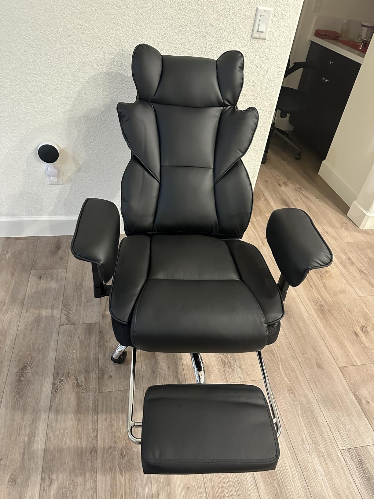 Big and Tall Office Chair - Heavy Duty 400 LBS Executive Chair with Lumbar Support & Foot Rest, High Back Ergonomic Desk Chair, Padded Wide Seat Gaming Chair, Adjustable Armrests, Black - Customer Photo 1