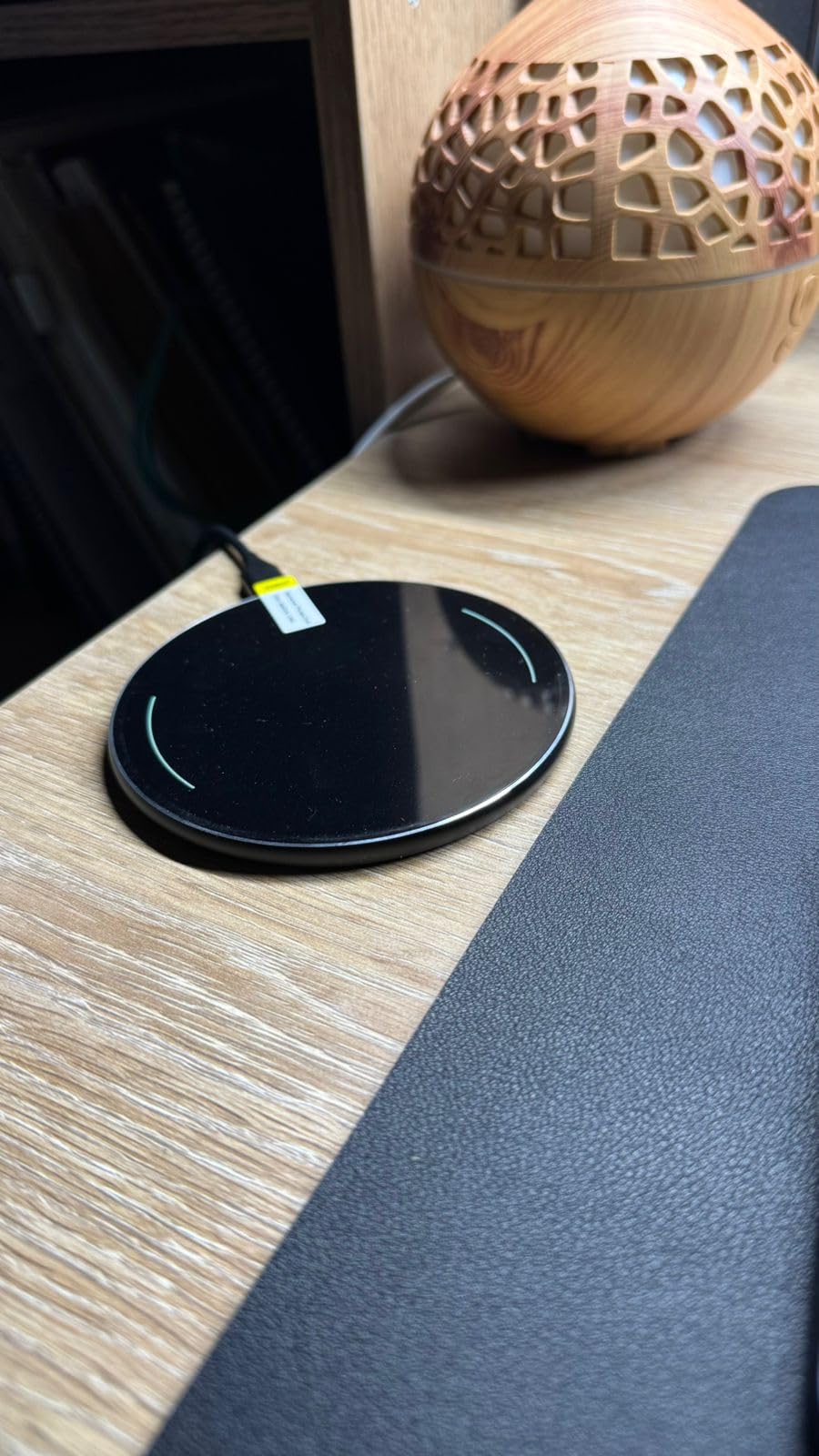 TOZO 2025 W1 New Anti-Slip Wireless Charger 15W Max Fast Wireless Charging Pad Compatible with iPhone 17/16/16 Plus/16 Pro Max /15/14/13/SE Series, Samsung Galaxy S25/S24/S23 Series, Black Customer Review TOZO 2025 W1 New Anti-Slip Wireless Charger 15W Max Fast Wireless Charging Pad Compatible with iPhone 17/16/16 Plus/16 Pro Max /15/14/13/SE Series, Samsung Galaxy S25/S24/S23 Series, Black - Customer Photo 2