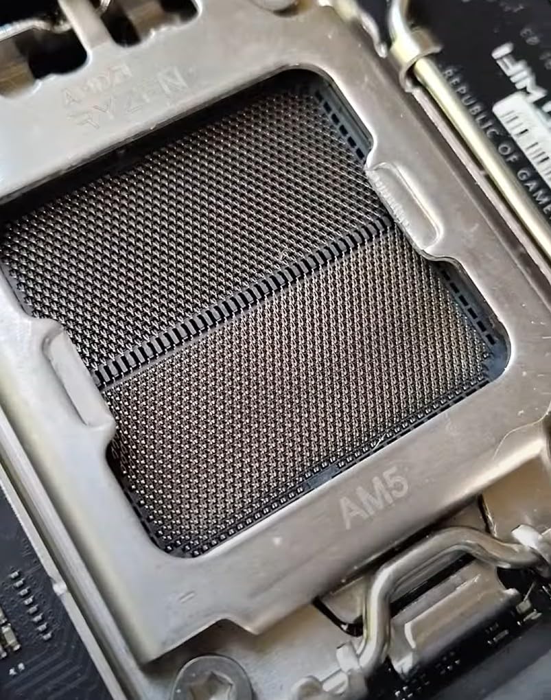 TUF Gaming X870E-PLUS WIFI7 AMD X870E ATX Motherboard with 16+2+1 80A Power Stages, DDR5 Support with AEMP, PCIe 5.0 x16 with PCIe Slot Q-Release Slim, Four M.2 Slots, WiFi 7 with ASUS WiFi Q-Antenna - Customer Photo 3