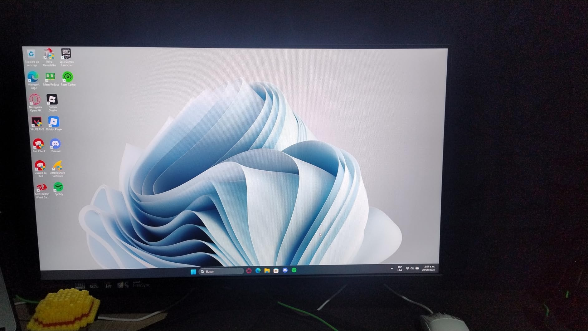 Sceptre New IPS 27-inch Gaming Monitor up to 180+Hz 165Hz 144Hz 1ms DisplayPort HDMI x3, FreeSync FPS RTS 100% sRGB Build-in Speakers Machine Black 2026 (E275B-FPT165 Series) - Customer Photo 1