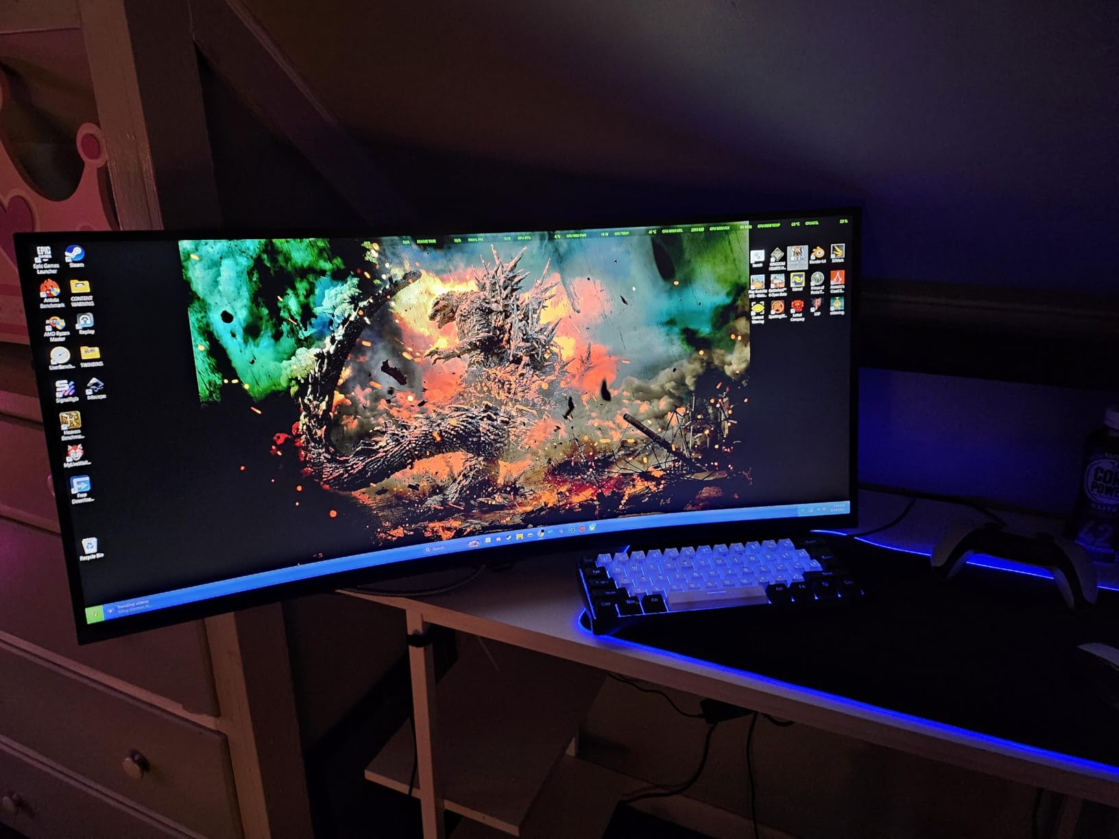 ZZA 32 Inch Computer Monitor, 4K Monitor 60HZ UHD(3840 * 2160P) 3000R IPS Screen with Ultra-Thin Bezels,HDR10,HDMI/DP Ports, Tilt Adjustable, Eyecare, Ideal for Business, Office, and Casual Gaming - Customer Photo 1