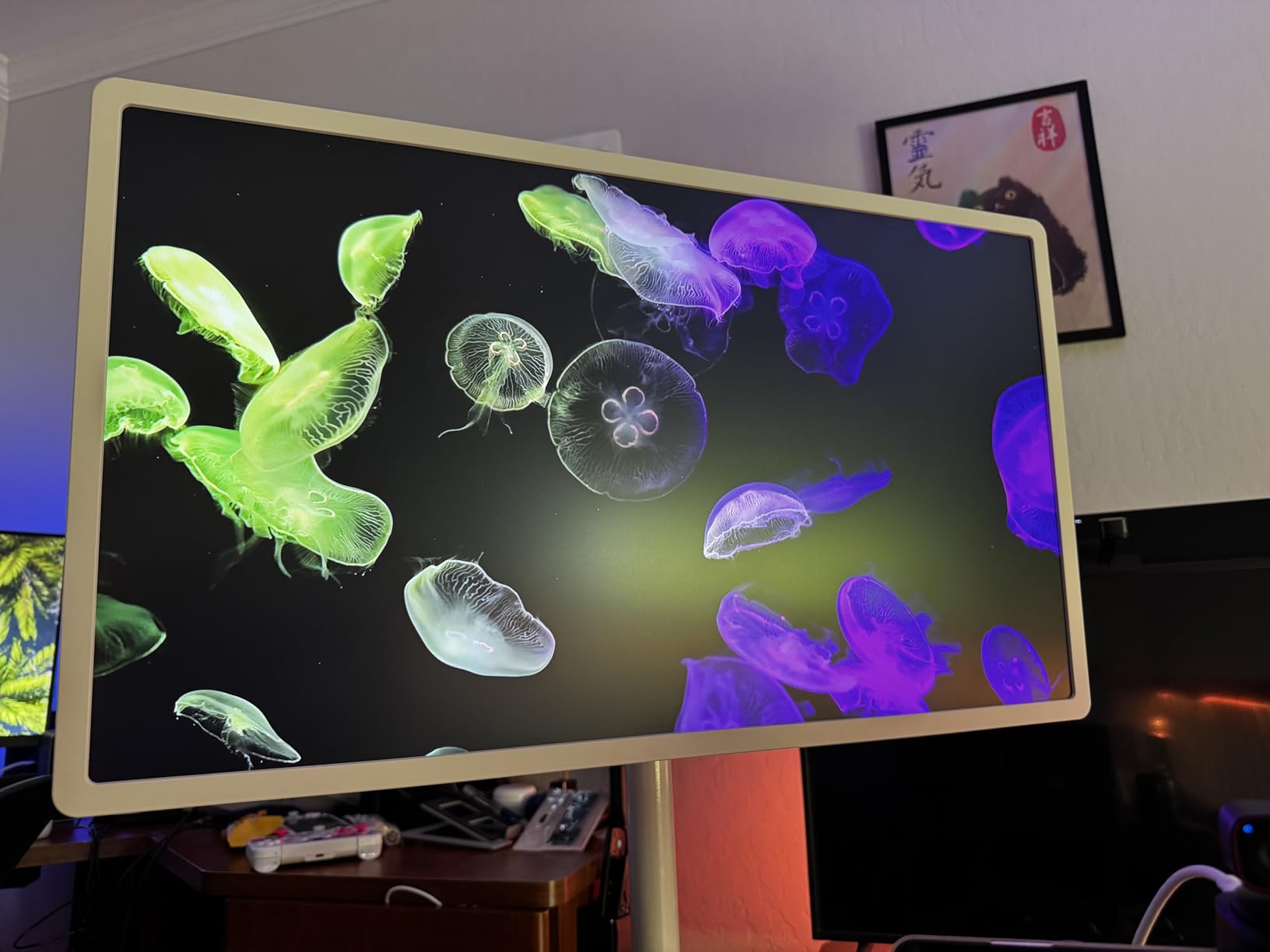 LG 27-Inch StanbyME 2 with Folio Cover, Portable Touch Screen, Dolby Vision, HDR10, Filmmaker Mode, Built-in Battery, Full Swivel Rotation (27LX6TYGA, 2025) - Customer Photo 3