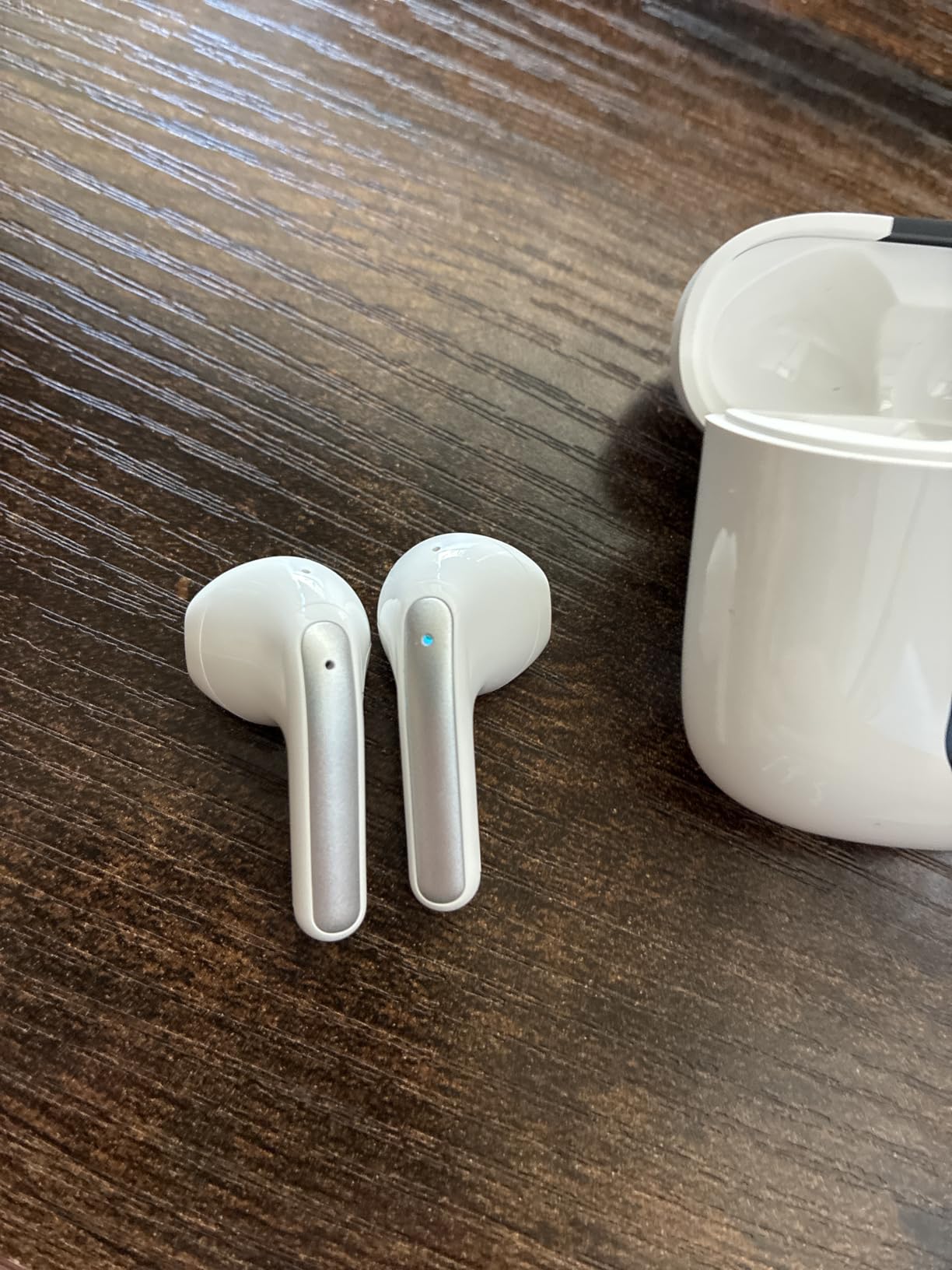 Bluetooth Earbuds Wireless Headphones, 60H Deep Bass Ear Buds with 4 Noise Cancelling Microphone, IP5 Waterproof Earphones for iPhone Android Sports audifonos Bluetooth inalambricos (White) Customer Review Bluetooth Earbuds Wireless Headphones, 60H Deep Bass Ear Buds with 4 Noise Cancelling Microphone, IP5 Waterproof Earphones for iPhone Android Sports audifonos Bluetooth inalambricos (White) - Customer Photo 1