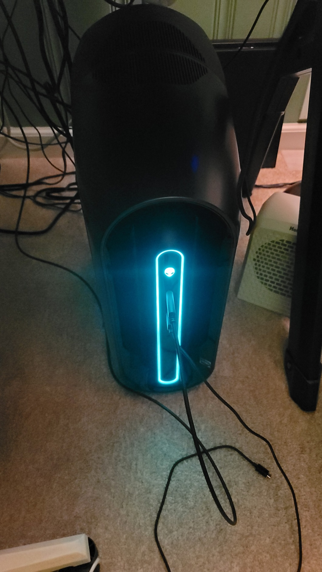 Alienware Aurora R16 Gaming Desktop, Intel 24-Core i9-14900KF(Up to 6.0GHz), 16GB GDDR6X GeForce RTX 4080 Super, 64 GB DDR5, 2 TB SSD, One-Handed Keyboard, Windows 11 Pro, Gaming Mouse - Customer Photo 1