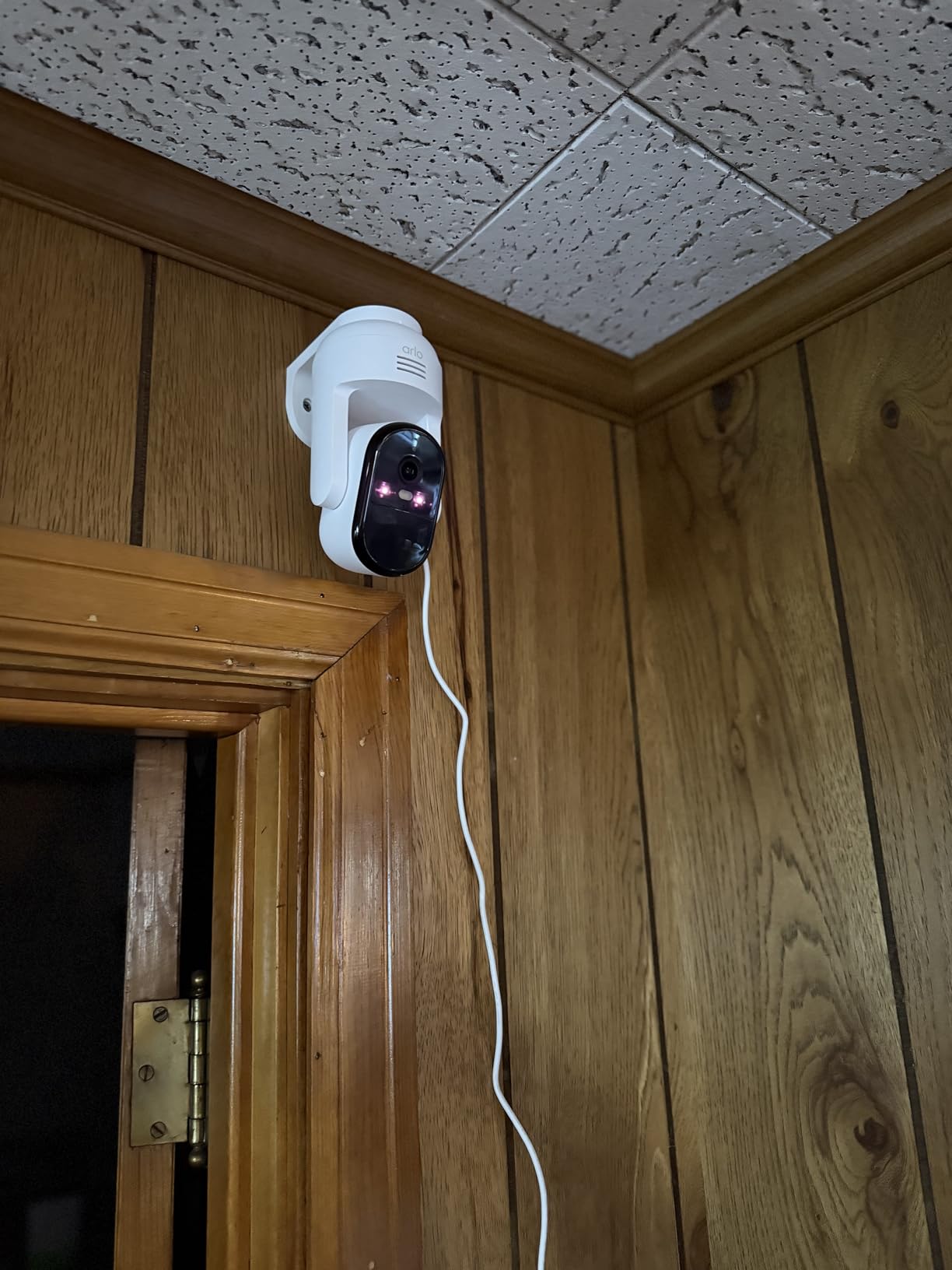 Arlo Essential Pan Tilt 2K Security Camera - Wired Plug-in Power, Person Recognition, Package Detection, Animated Preview, 1-Month Trial of Secure Plan, Dual-Band WiFi, Auto Motion Tracking, 2 Cam Customer Review Arlo Essential Pan Tilt 2K Security Camera - Wired Plug-in Power, Person Recognition, Package Detection, Animated Preview, 1-Month Trial of Secure Plan, Dual-Band WiFi, Auto Motion Tracking, 2 Cam - Customer Photo 1