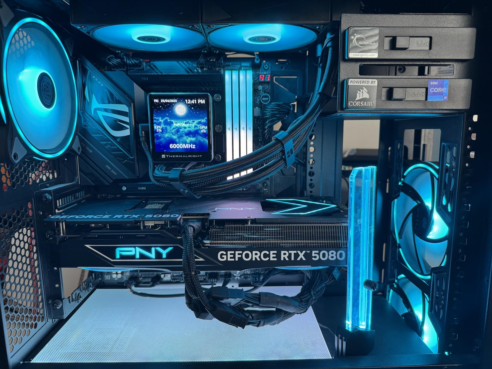 PNY NVIDIA GeForce RTX™ 5080 OC Triple Fan, Graphics Card (16GB GDDR7, 256-bit, Boost Speed: 2730 MHz, PCIe® 5.0, HDMI®/DP 2.1, 2.99-Slot, NVIDIA Blackwell Architecture, DLSS 4) - Customer Photo 2