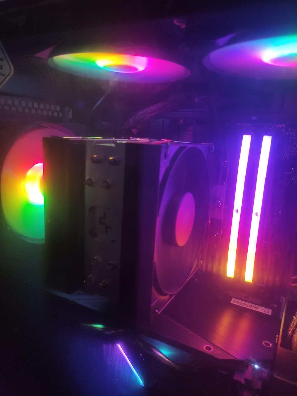 Intel Core Ultra 5 225 Desktop Processor: 10 Cores, 10 Threads, up to 4.9 GHz Max Turbo, 20MB Cache, Integrated Graphics, Intel AI Boost (13 Tops NPU), LGA 1851, 95W TDP CPU Cooler Included. Customer Review Intel Core Ultra 5 225 Desktop Processor: 10 Cores, 10 Threads, up to 4.9 GHz Max Turbo, 20MB Cache, Integrated Graphics, Intel AI Boost (13 Tops NPU), LGA 1851, 95W TDP CPU Cooler Included. - Customer Photo 1