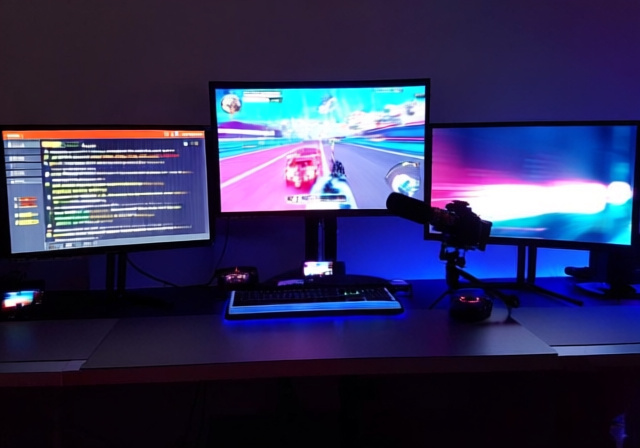 Best Monitors for Streaming [cy]: 12 Expert-Reviewed Options - FindingDulcinea