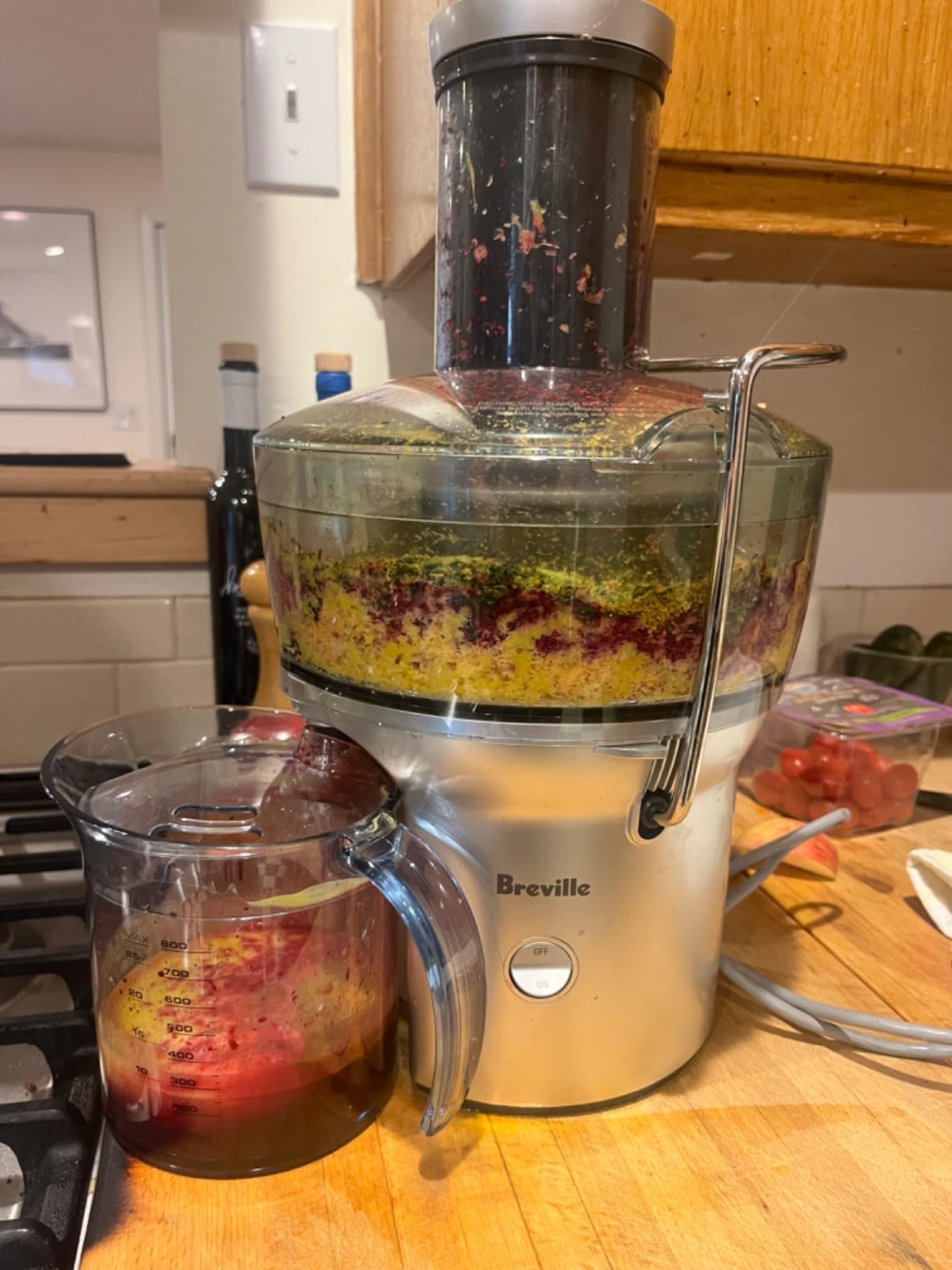 Breville BJE200XL Juice Fountain Compact Centrifugal Machine, 25 fl oz, Silver Customer Review Breville BJE200XL Juice Fountain Compact Centrifugal Machine, 25 fl oz, Silver - Customer Photo 2