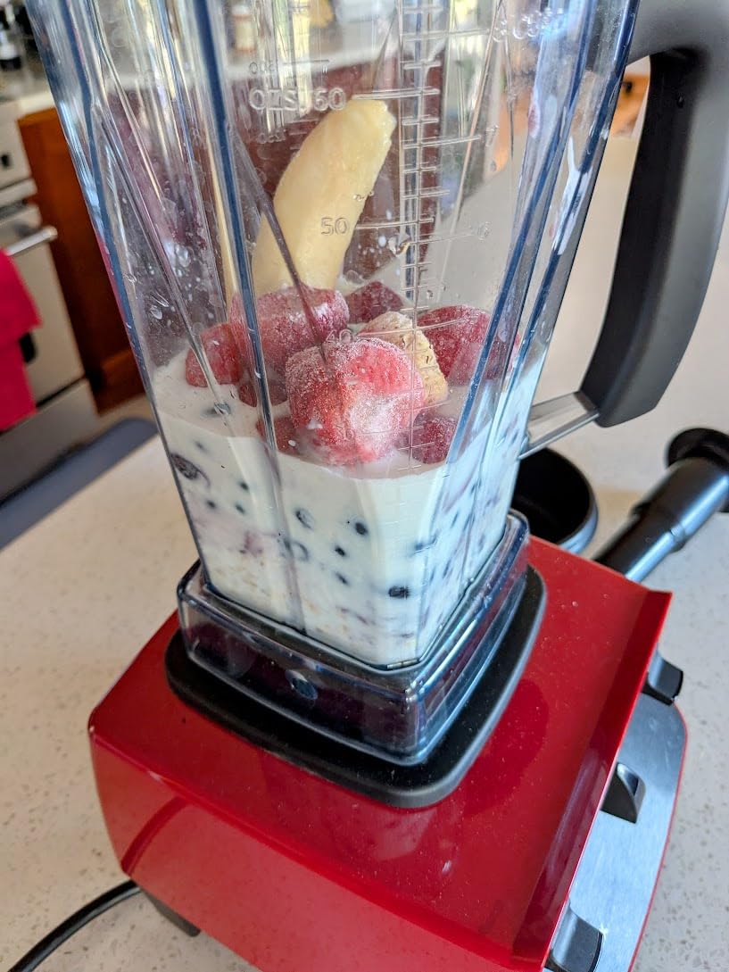 Vitamix 5200 Blender, Professional-Grade Blender for Smoothies, Soups, Ice Cream and More, Stainless-Steel Blades, Self-Cleaning Kitchen Appliance, 64 Oz Container, Black - Customer Photo 2