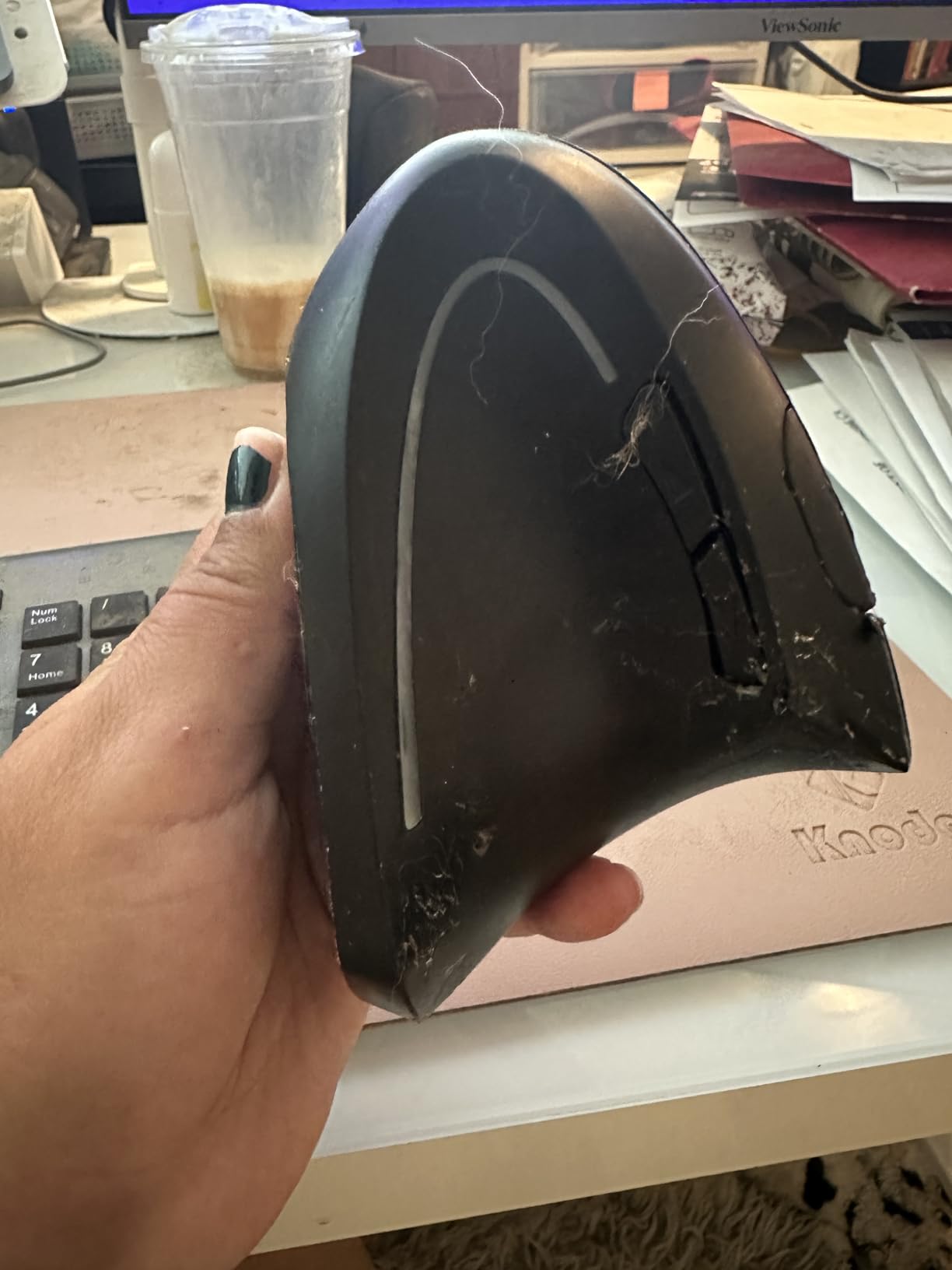 Anker 2.4G Wireless Vertical Ergonomic Optical Mouse for Work, Multi-Device Connectivity, 800/1200/1600 DPI, 5 Buttons for Laptop, Desktop, PC, MacBook - Black Customer Review Anker 2.4G Wireless Vertical Ergonomic Optical Mouse for Work, Multi-Device Connectivity, 800/1200/1600 DPI, 5 Buttons for Laptop, Desktop, PC, MacBook - Black - Customer Photo 1