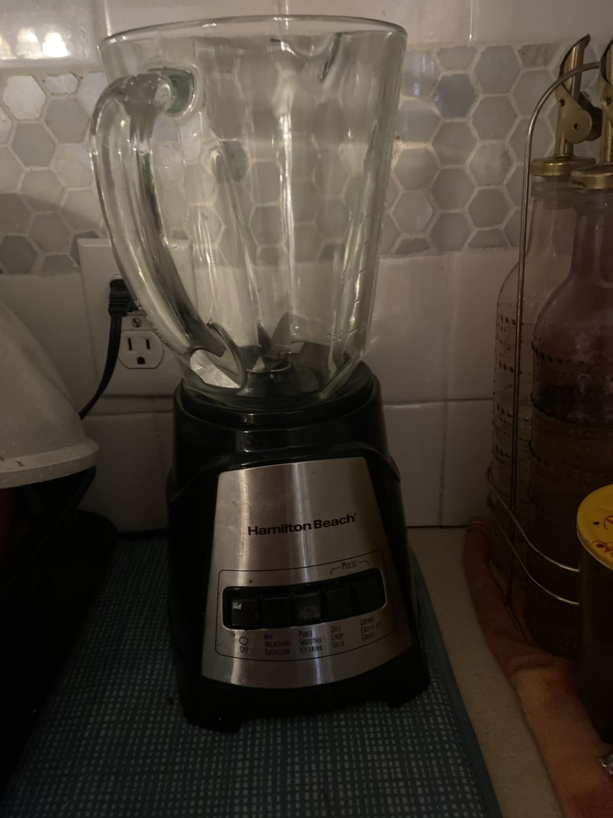 Hamilton Beach Power Elite Wave Action Blender For Smoothies, 40 Oz Glass Jar, 12 Functions Including Puree, Crush Ice, 700 Watts, Black (58148A) customer photo 2