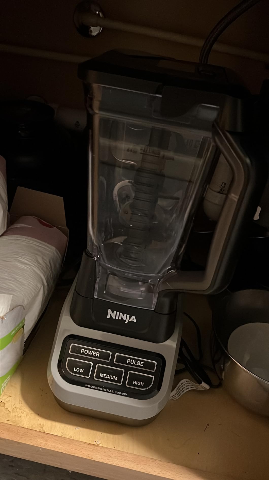 Ninja Professional Blender 1000W, Total Crushing Technology- Smoothies, Ice Crushing & Frozen Fruit, Full-Size Countertop Blender, 72-oz. Pitcher, Black & Grey, BL610 - Customer Photo 3