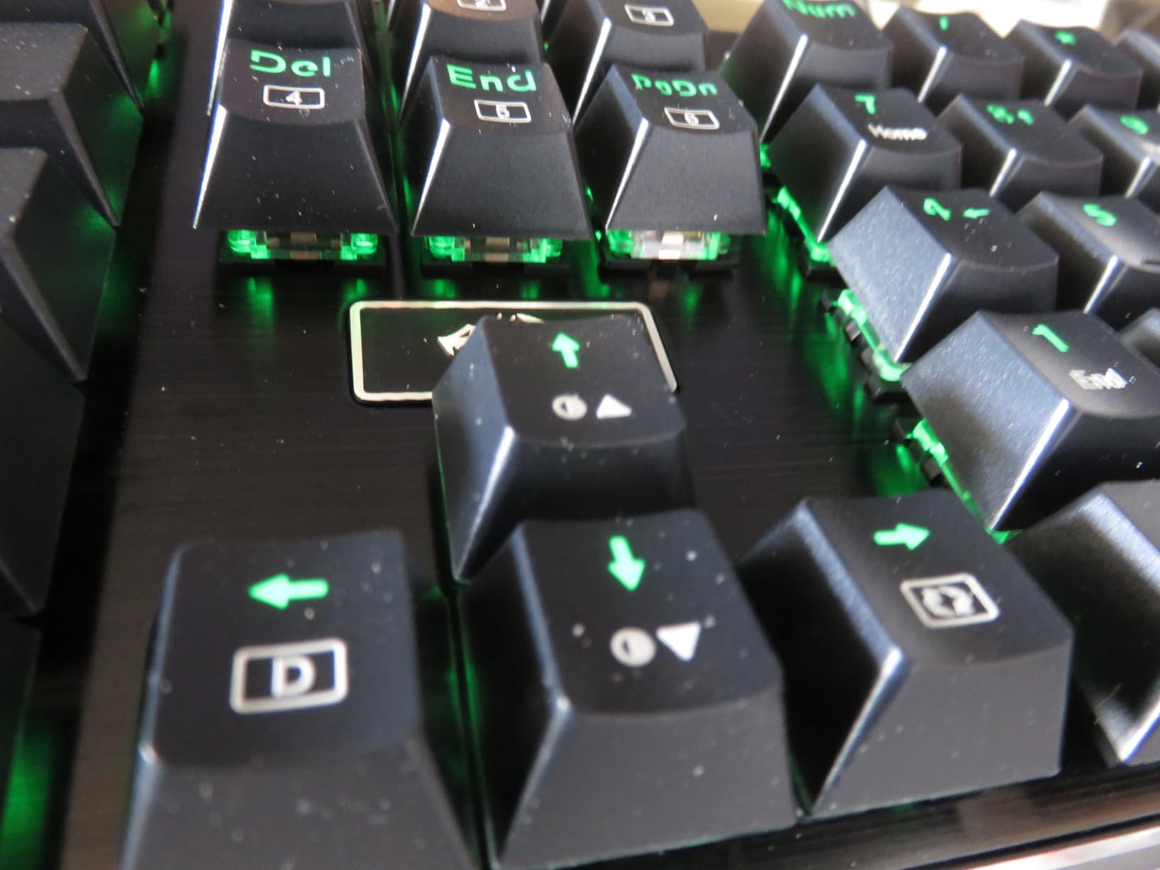 Redragon K556 RGB LED Backlit Wired Mechanical Gaming Keyboard, 104 Keys Hot-Swap Mechanical Keyboard w/Aluminum Base, Upgraded Socket and Noise Absorbing Foams, Soft Tactile Brown Switch - Customer Photo 5