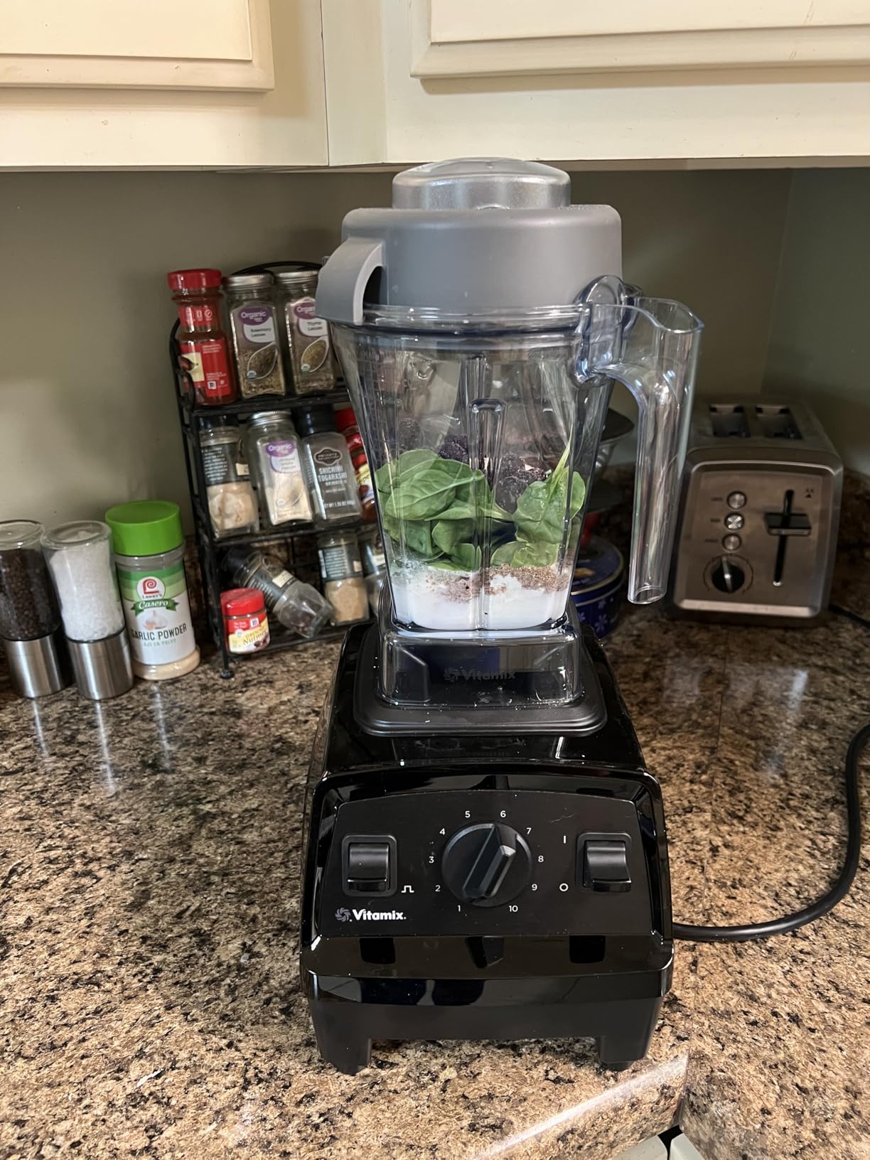 Vitamix E310 Explorian Blender, Professional-Grade, Self-Cleaning 48 oz. Container, Black customer photo 1